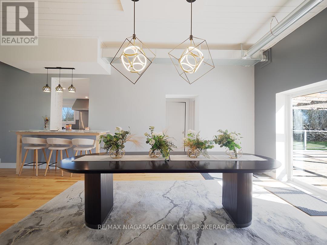 1561 North Shore Drive E, Haldimand, ON - Indoor Photo Showing Dining Room