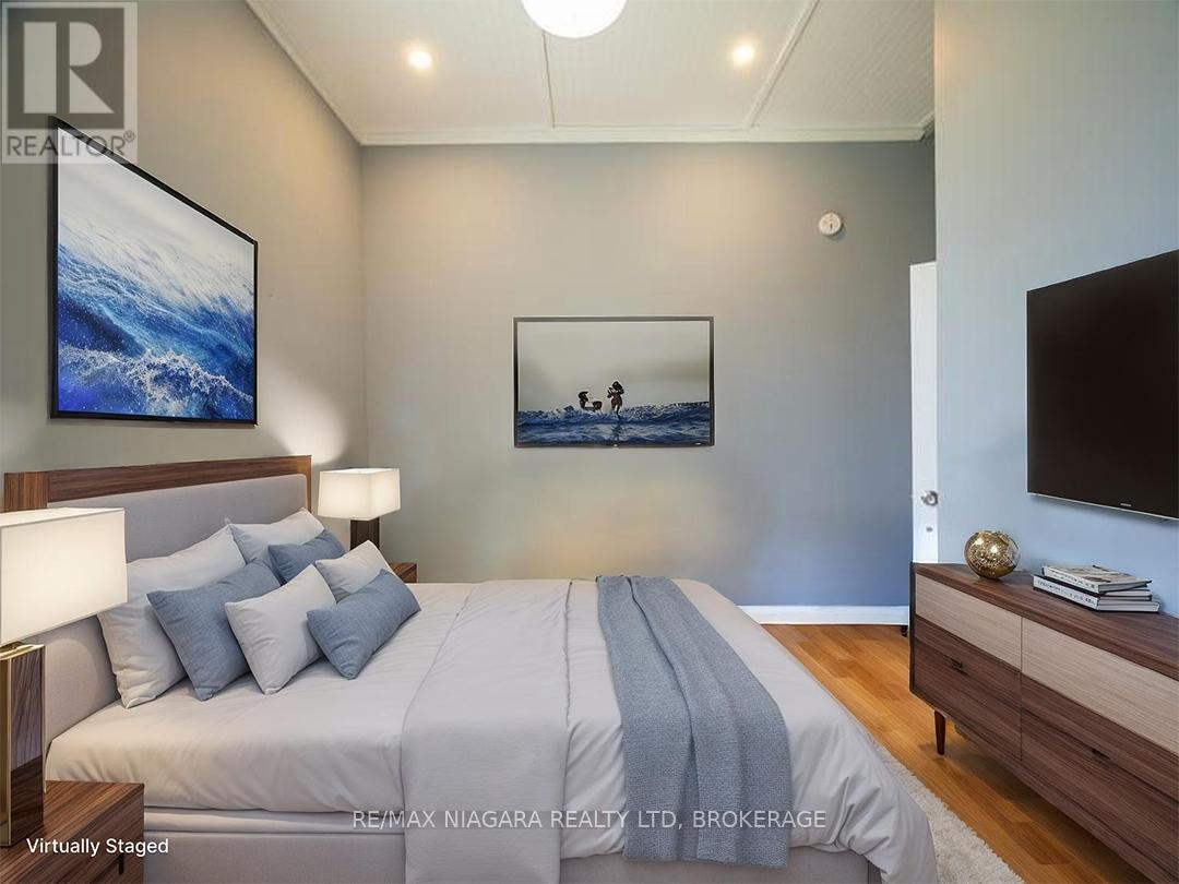 1561 North Shore Drive E, Haldimand, ON - Indoor Photo Showing Bedroom