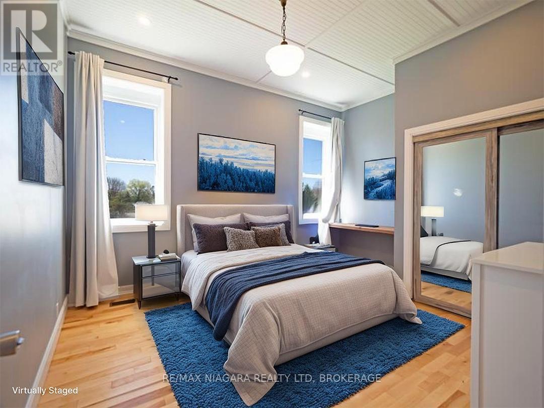 1561 North Shore Drive E, Haldimand, ON - Indoor Photo Showing Bedroom