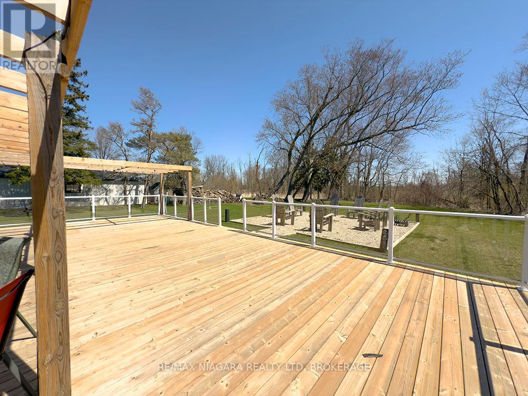 1561 North Shore Drive E, Haldimand, ON - Outdoor With Deck Patio Veranda