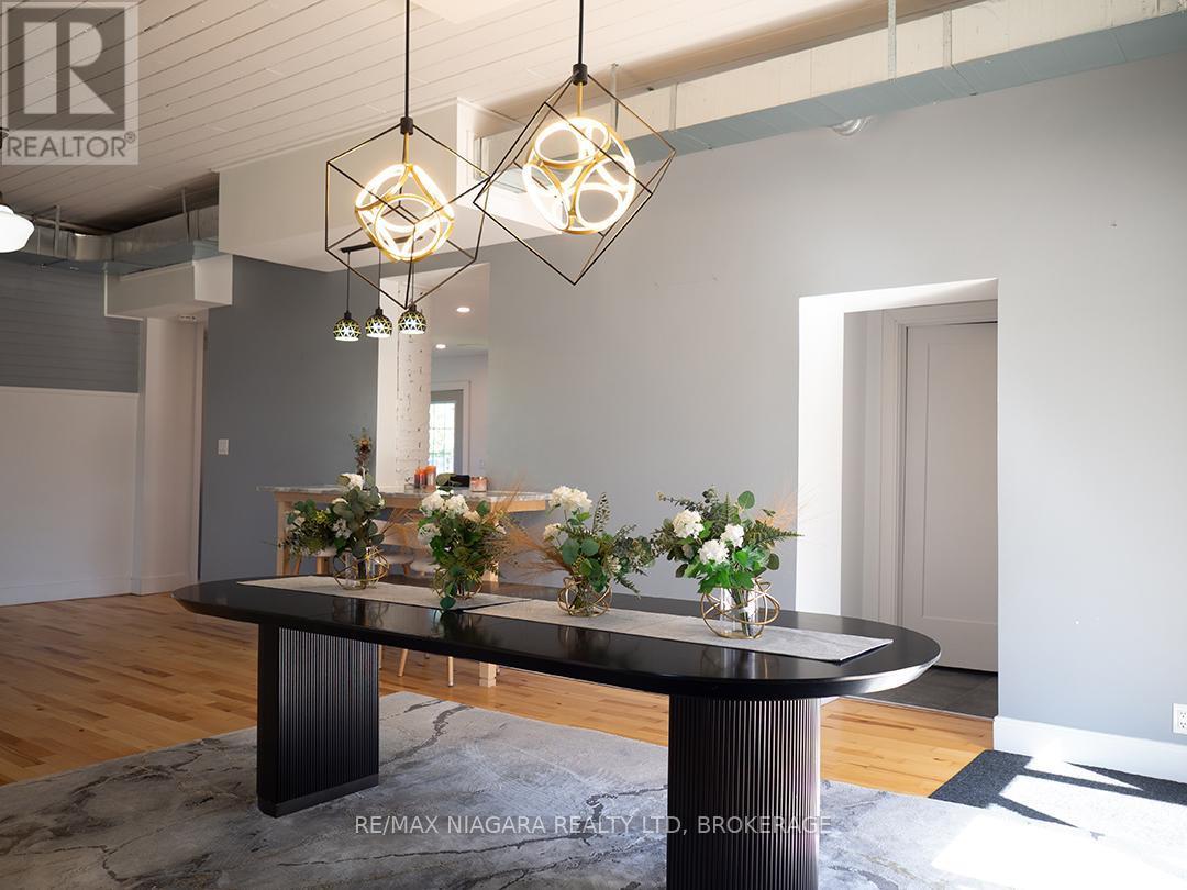 1561 North Shore Drive E, Haldimand, ON - Indoor Photo Showing Dining Room