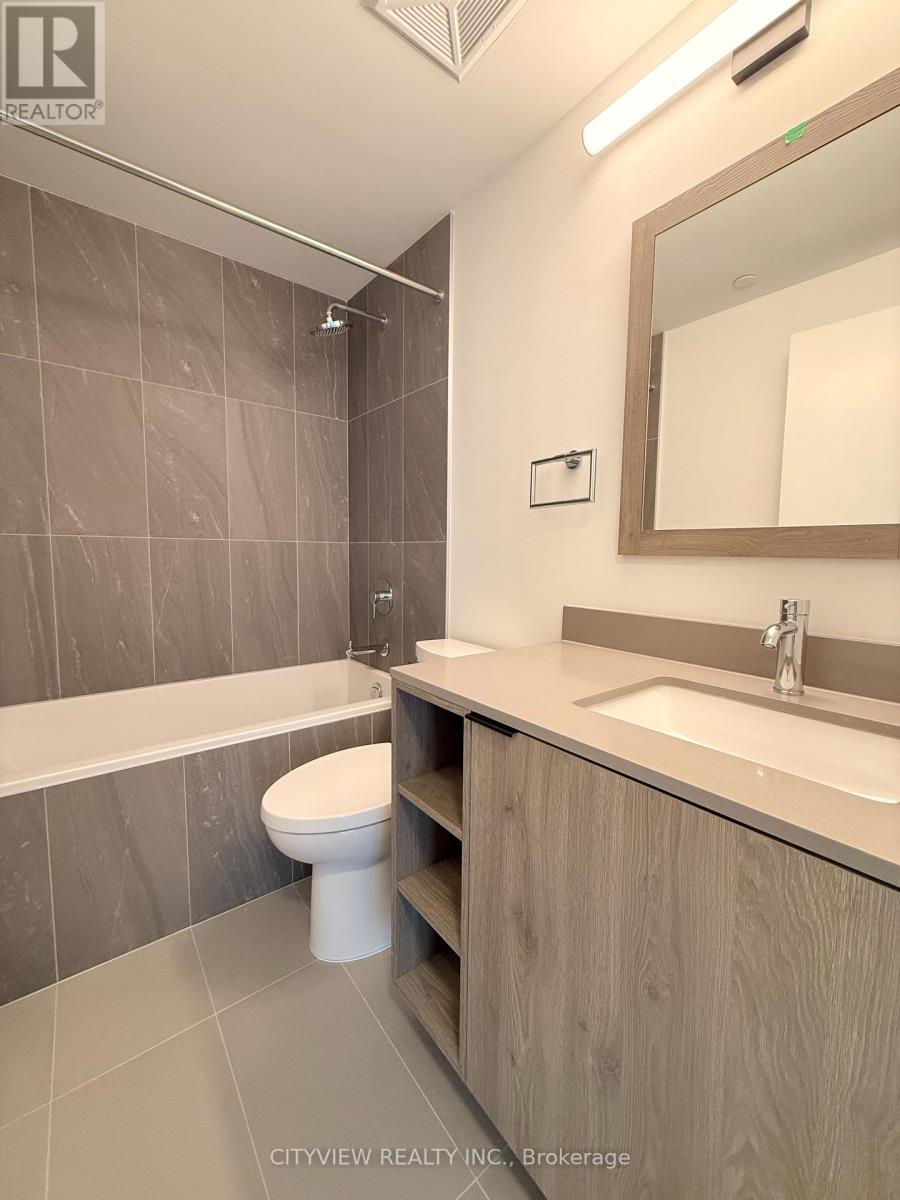 708 - 1007 The Queensway, Toronto, ON - Indoor Photo Showing Bathroom