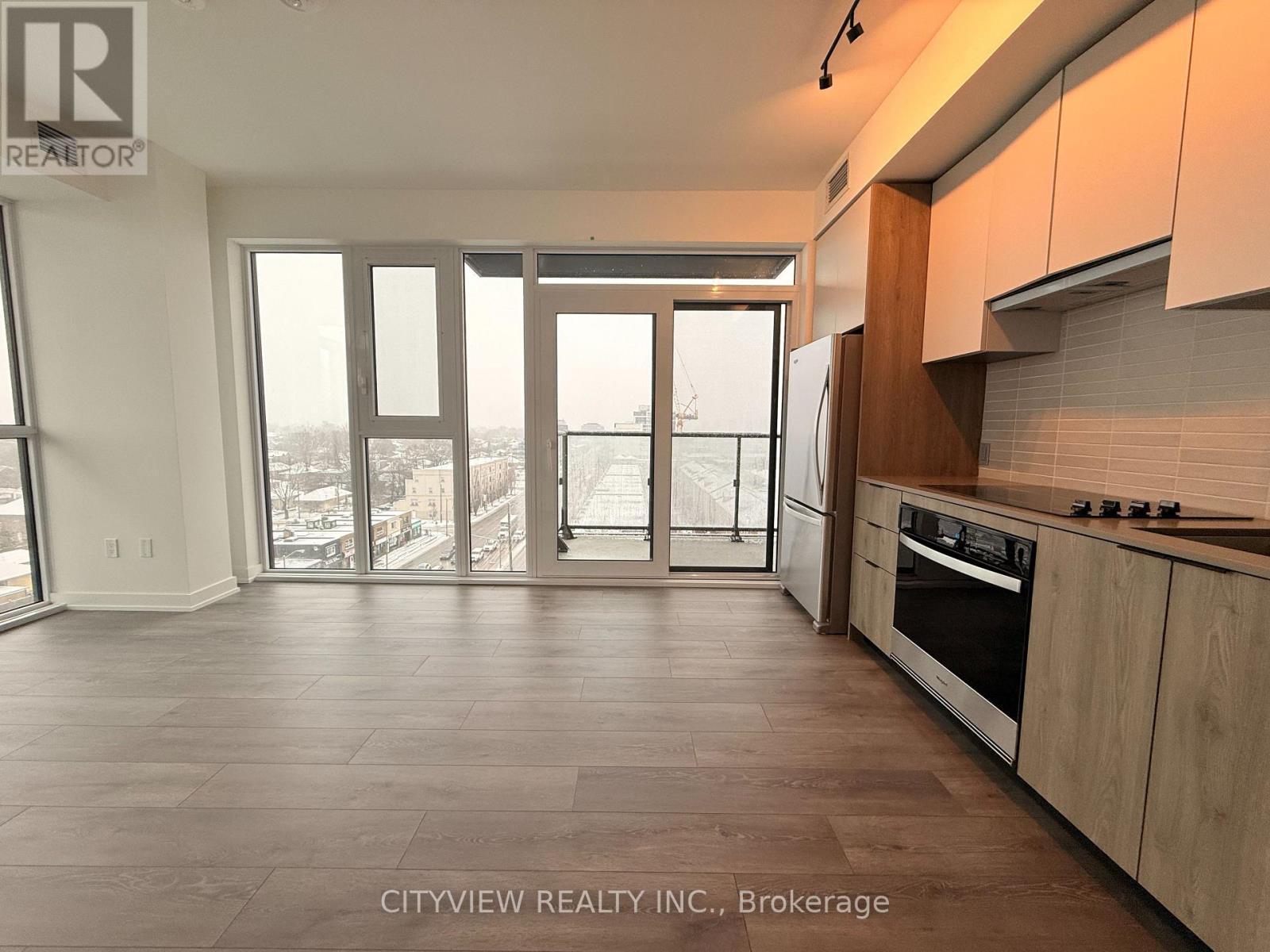 708 - 1007 The Queensway, Toronto, ON - Indoor Photo Showing Kitchen