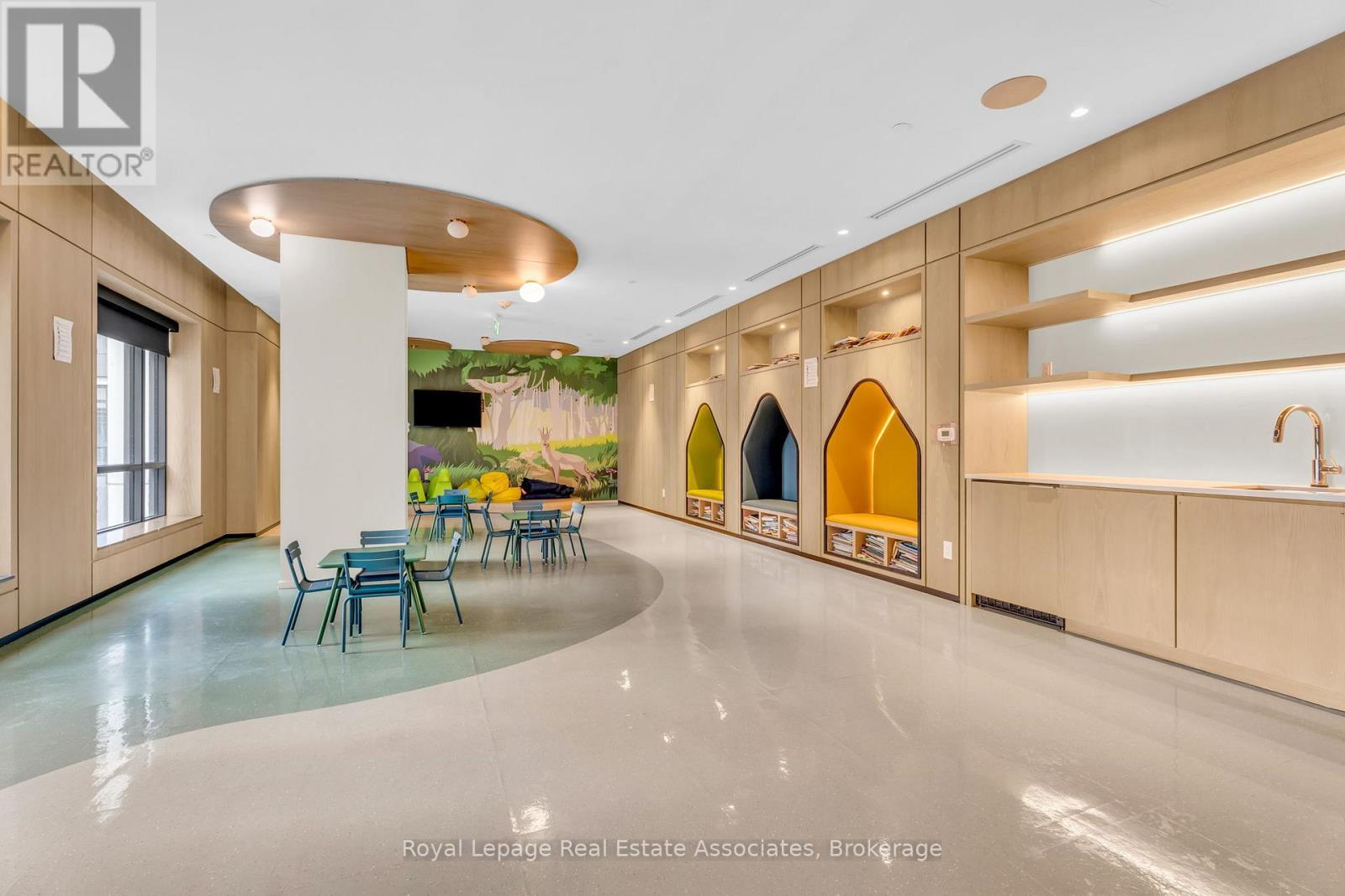 1426 - 9 Mabelle Avenue, Toronto, ON - Indoor Photo Showing Other Room