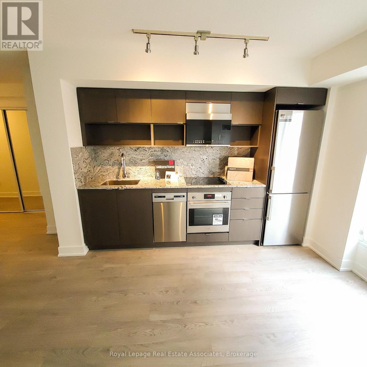 1426 - 9 Mabelle Avenue, Toronto, ON - Indoor Photo Showing Kitchen