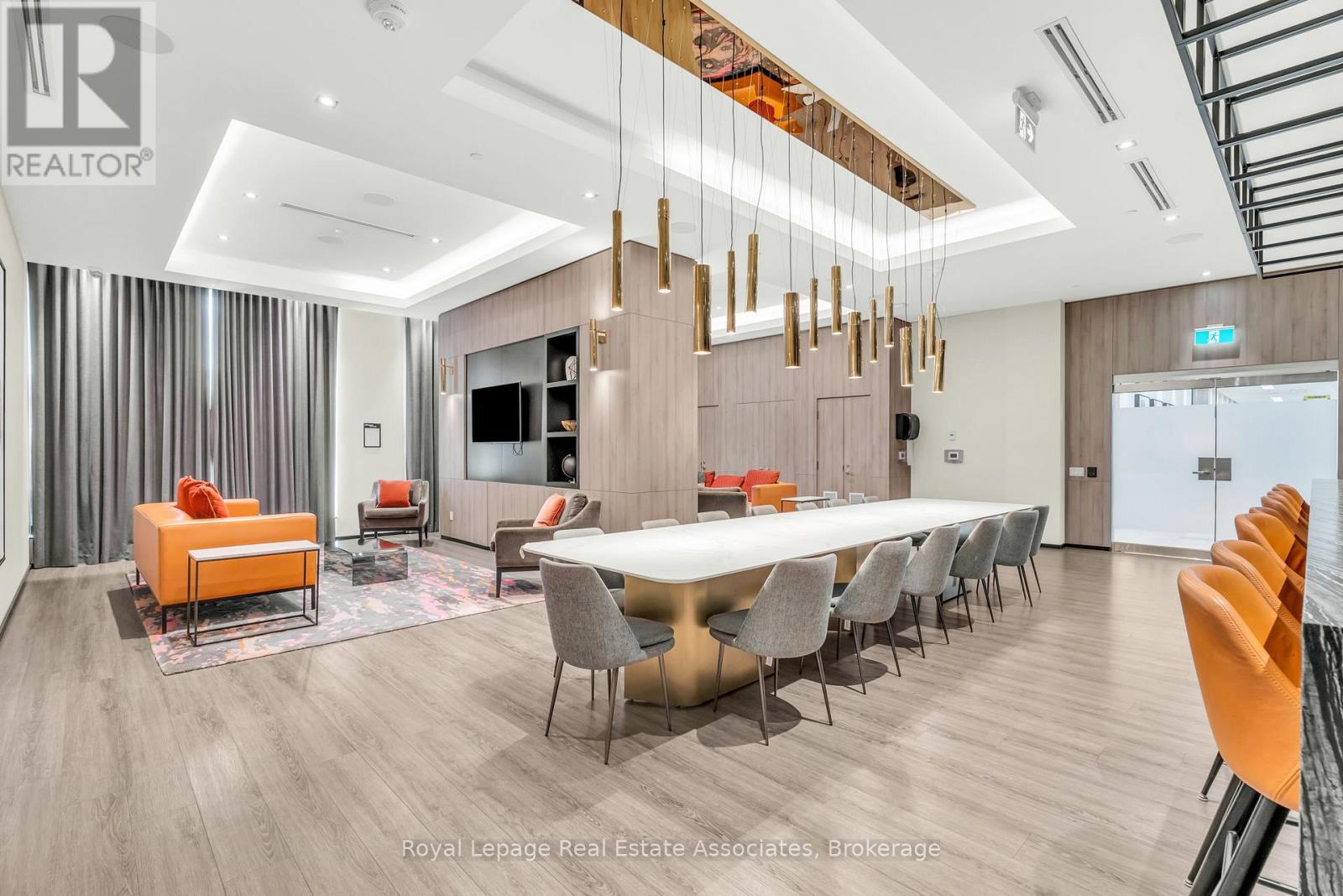 1426 - 9 Mabelle Avenue, Toronto, ON - Indoor