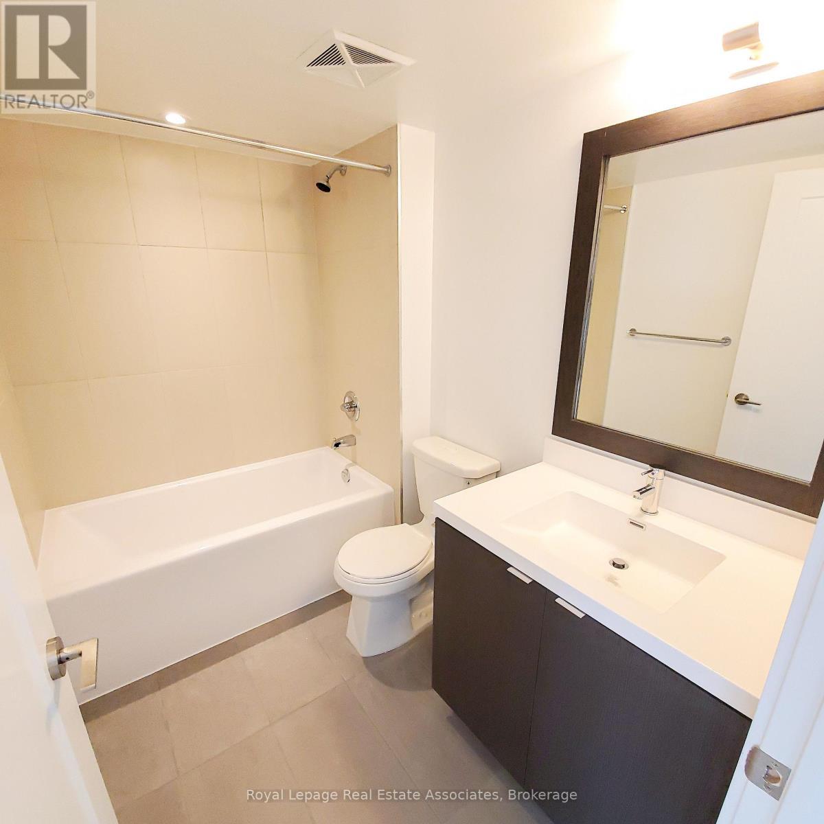 1426 - 9 Mabelle Avenue, Toronto, ON - Indoor Photo Showing Bathroom