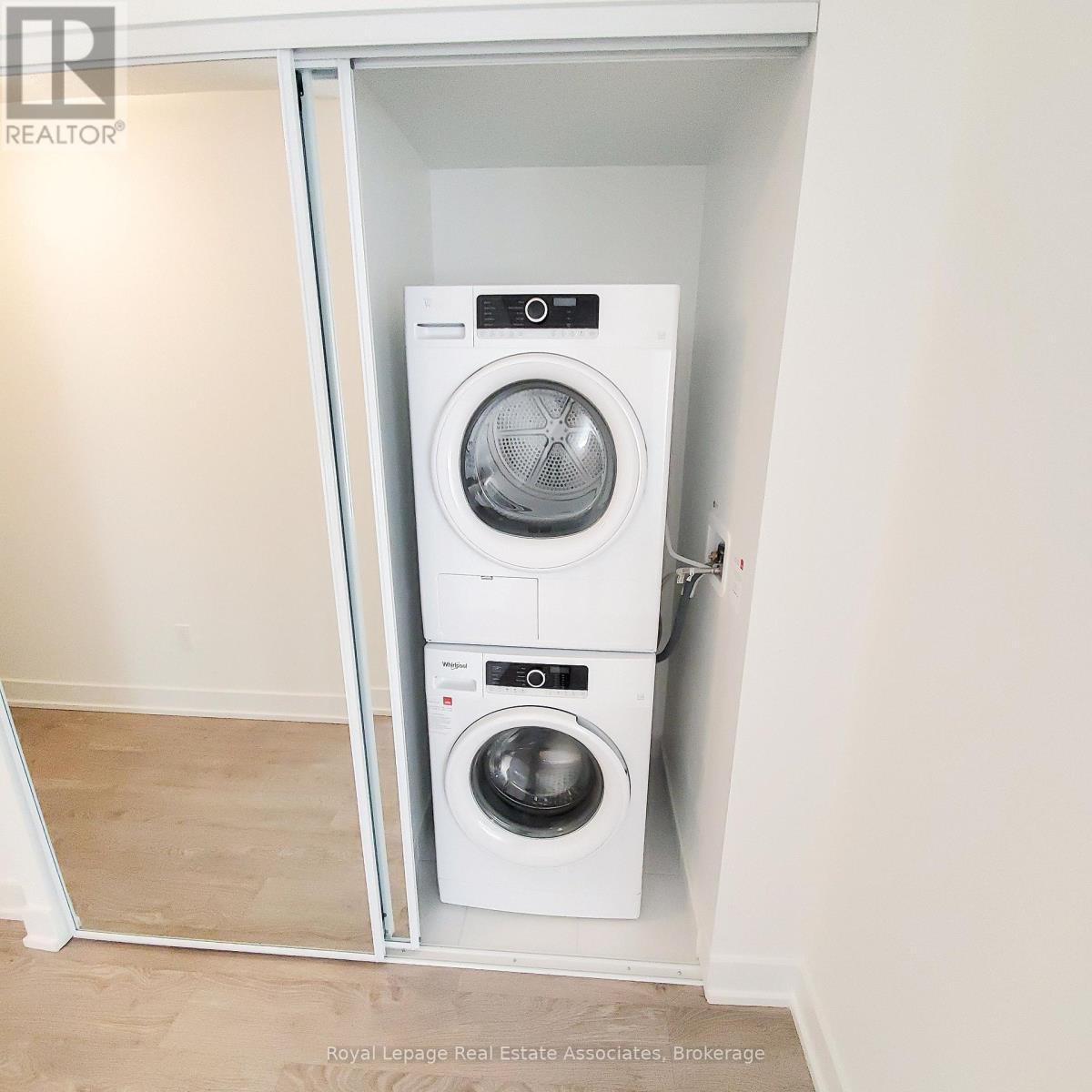 1426 - 9 Mabelle Avenue, Toronto, ON - Indoor Photo Showing Laundry Room