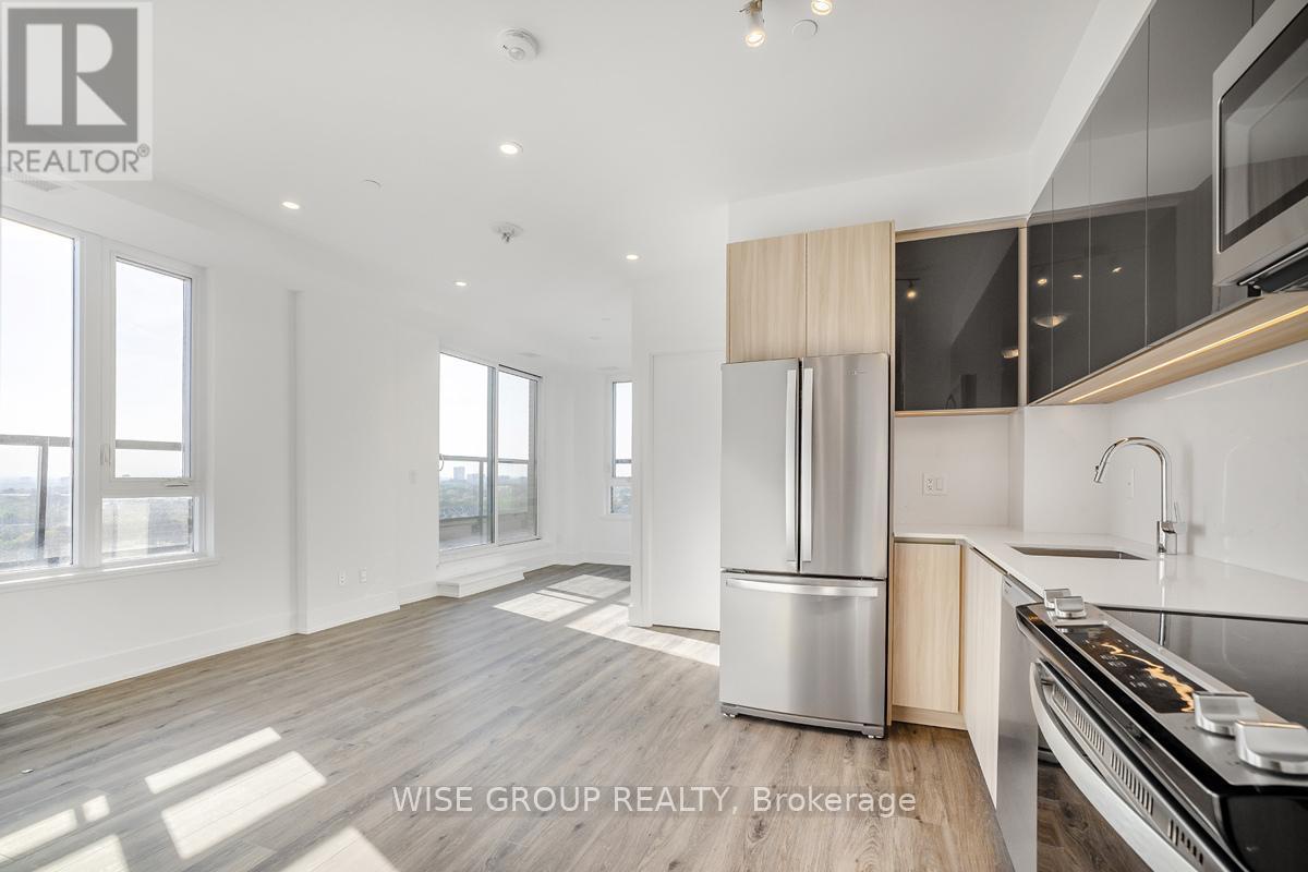 1215 - 3100 Keele Street, Toronto, ON - Indoor Photo Showing Kitchen With Upgraded Kitchen