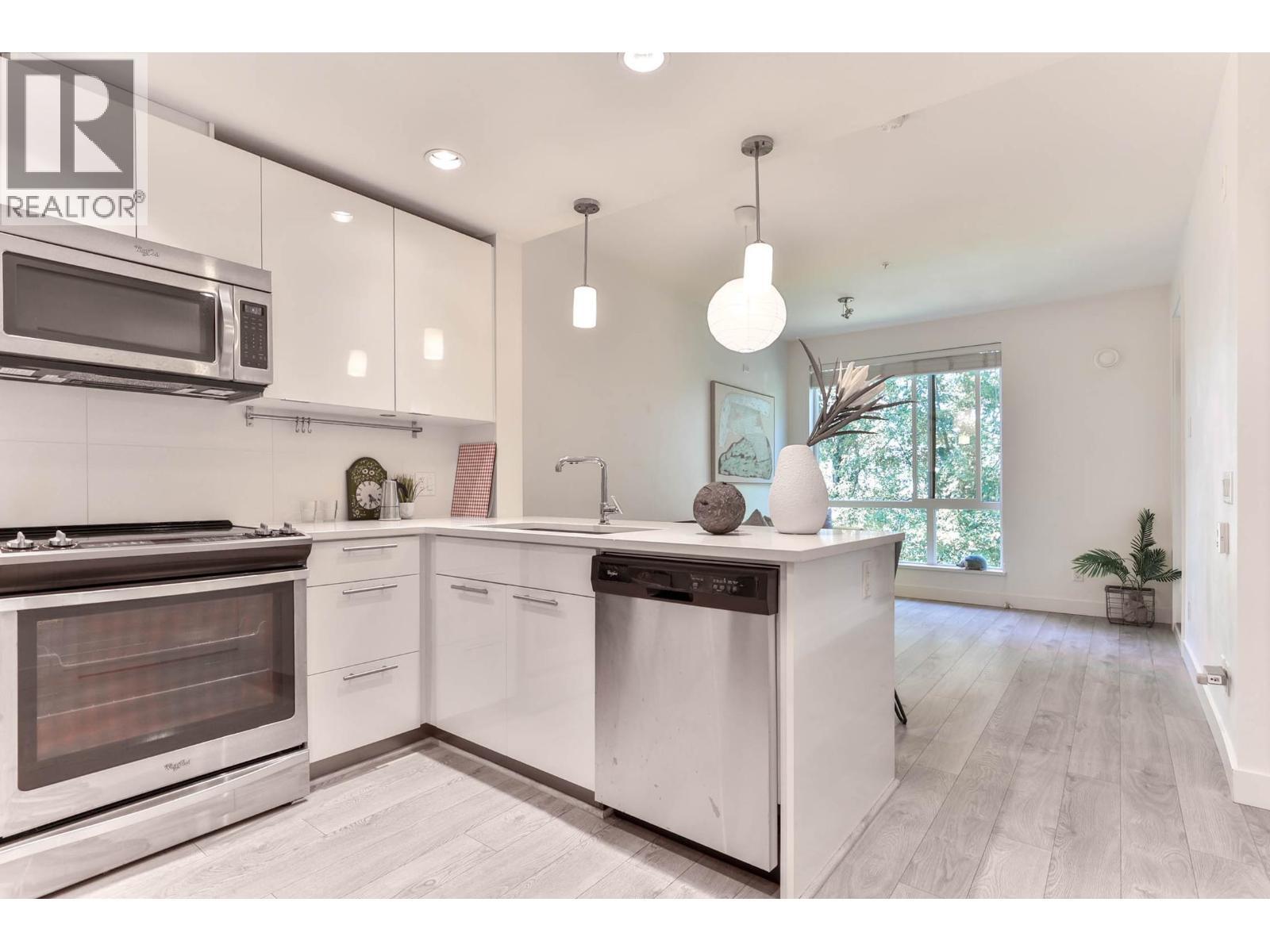 527 723 W 3Rd Street, North Vancouver, BC - Indoor Photo Showing Kitchen With Stainless Steel Kitchen With Upgraded Kitchen