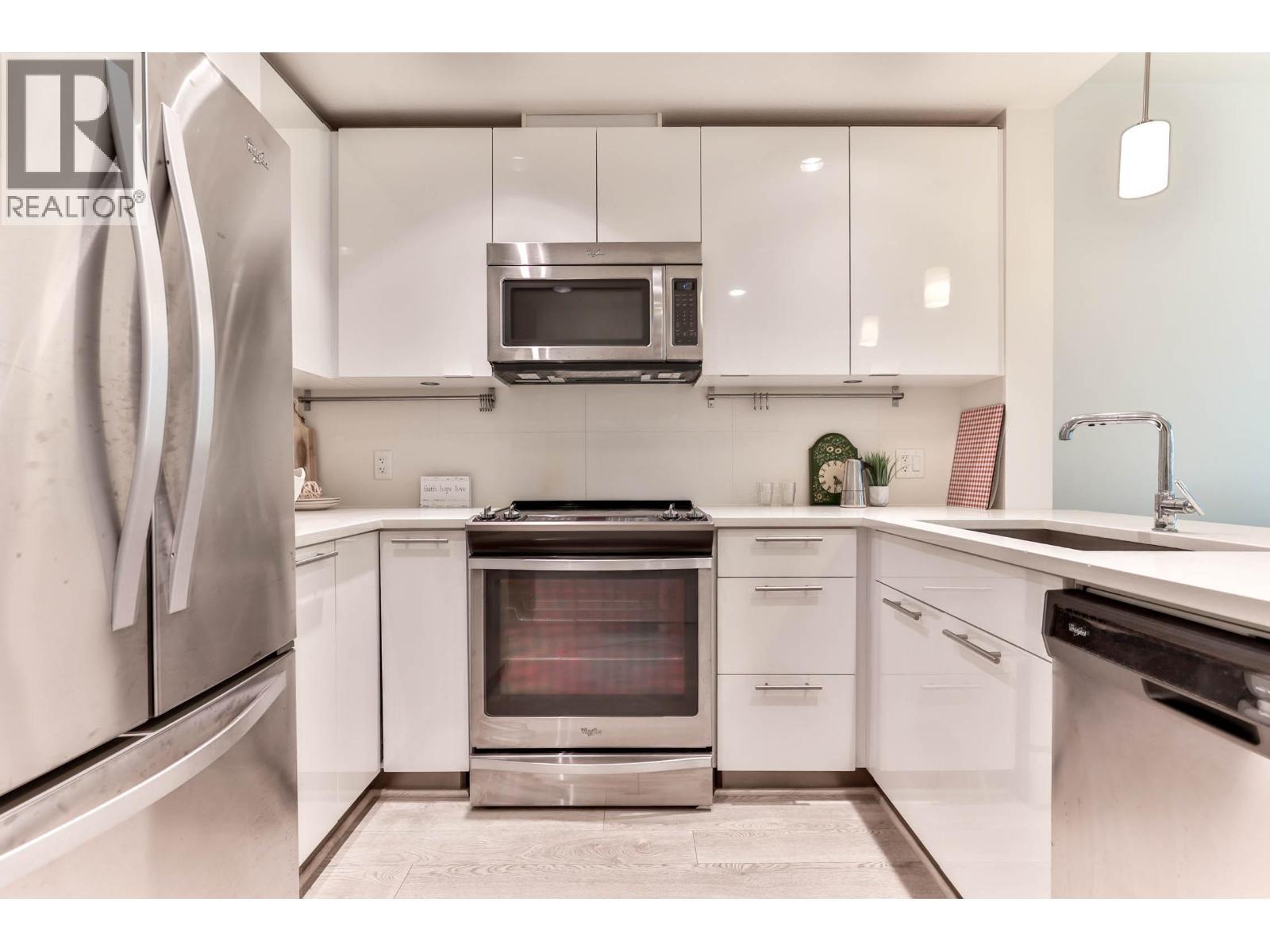 527 723 W 3Rd Street, North Vancouver, BC - Indoor Photo Showing Kitchen With Stainless Steel Kitchen