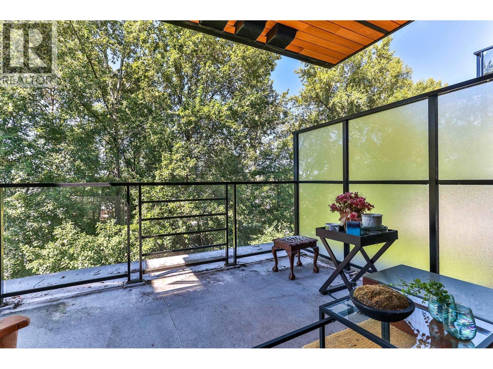 527 723 W 3Rd Street, North Vancouver, BC - Outdoor