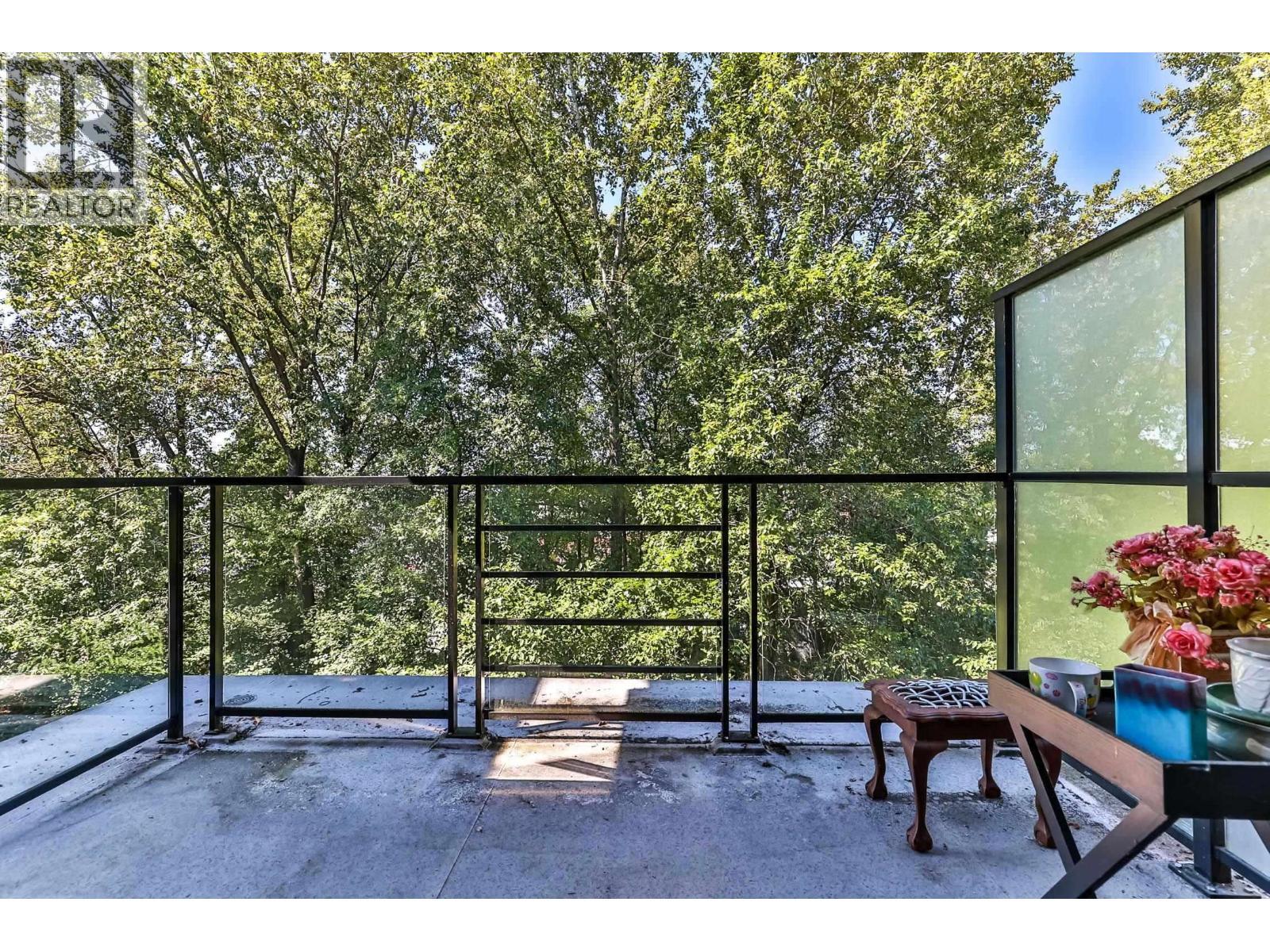 527 723 W 3Rd Street, North Vancouver, BC - Outdoor