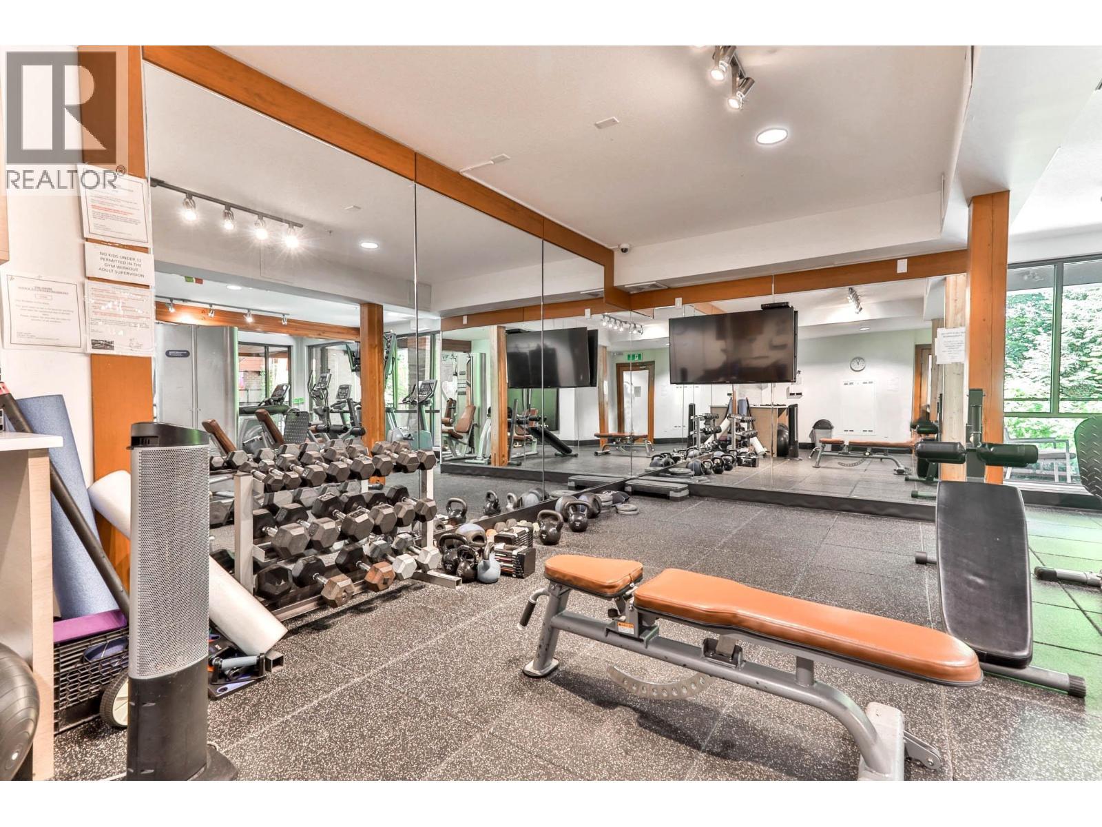 527 723 W 3Rd Street, North Vancouver, BC - Indoor Photo Showing Gym Room