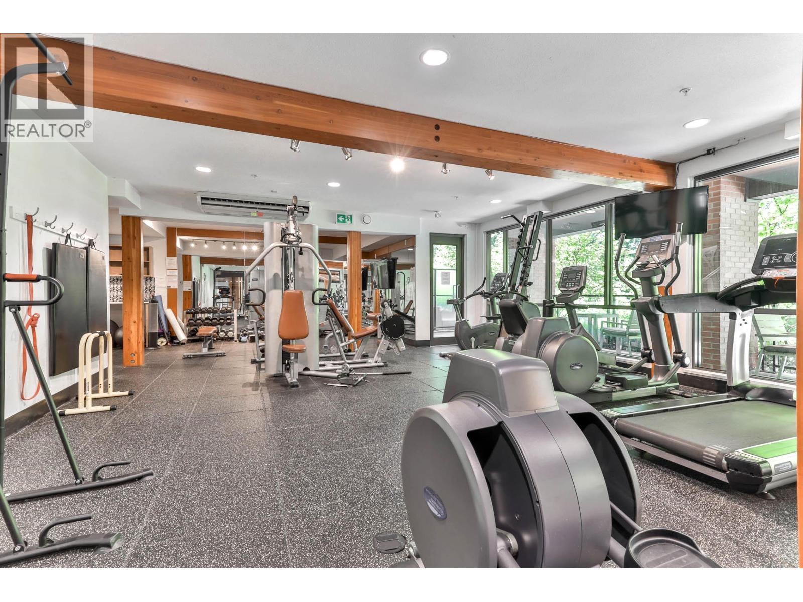527 723 W 3Rd Street, North Vancouver, BC - Indoor Photo Showing Gym Room
