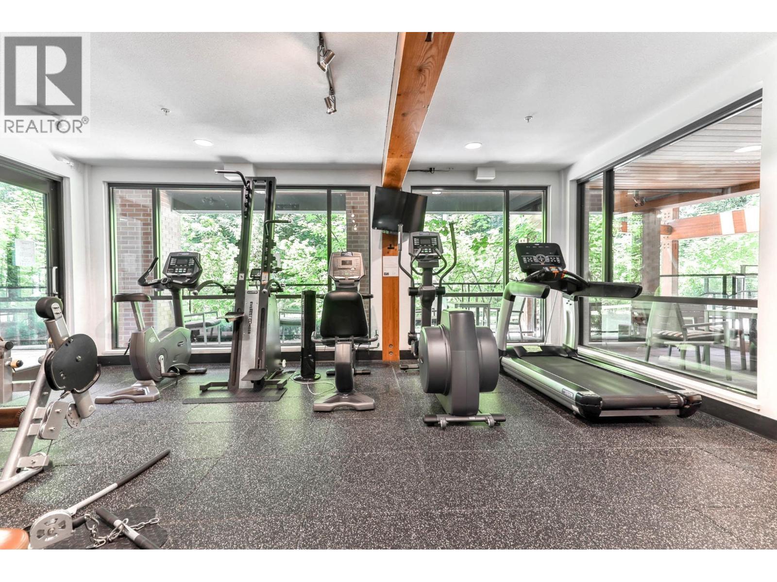 527 723 W 3Rd Street, North Vancouver, BC - Indoor Photo Showing Gym Room