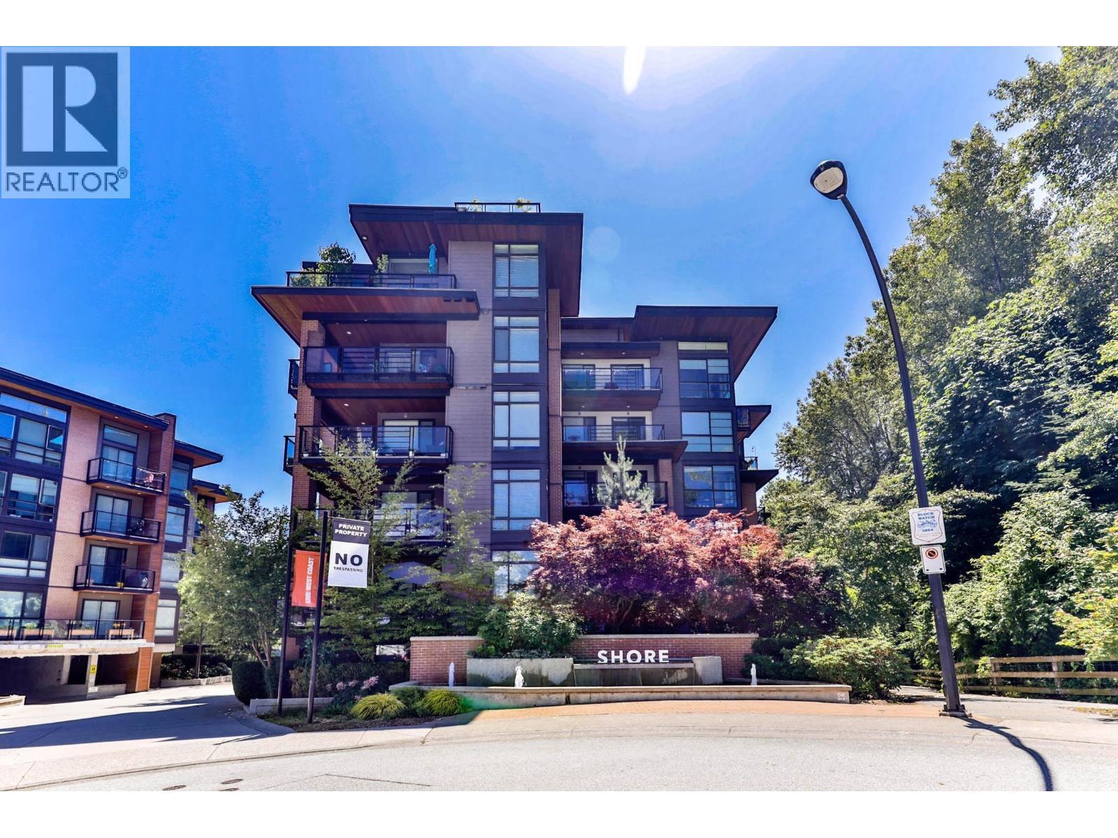 527 723 W 3Rd Street, North Vancouver, BC - Outdoor With Facade