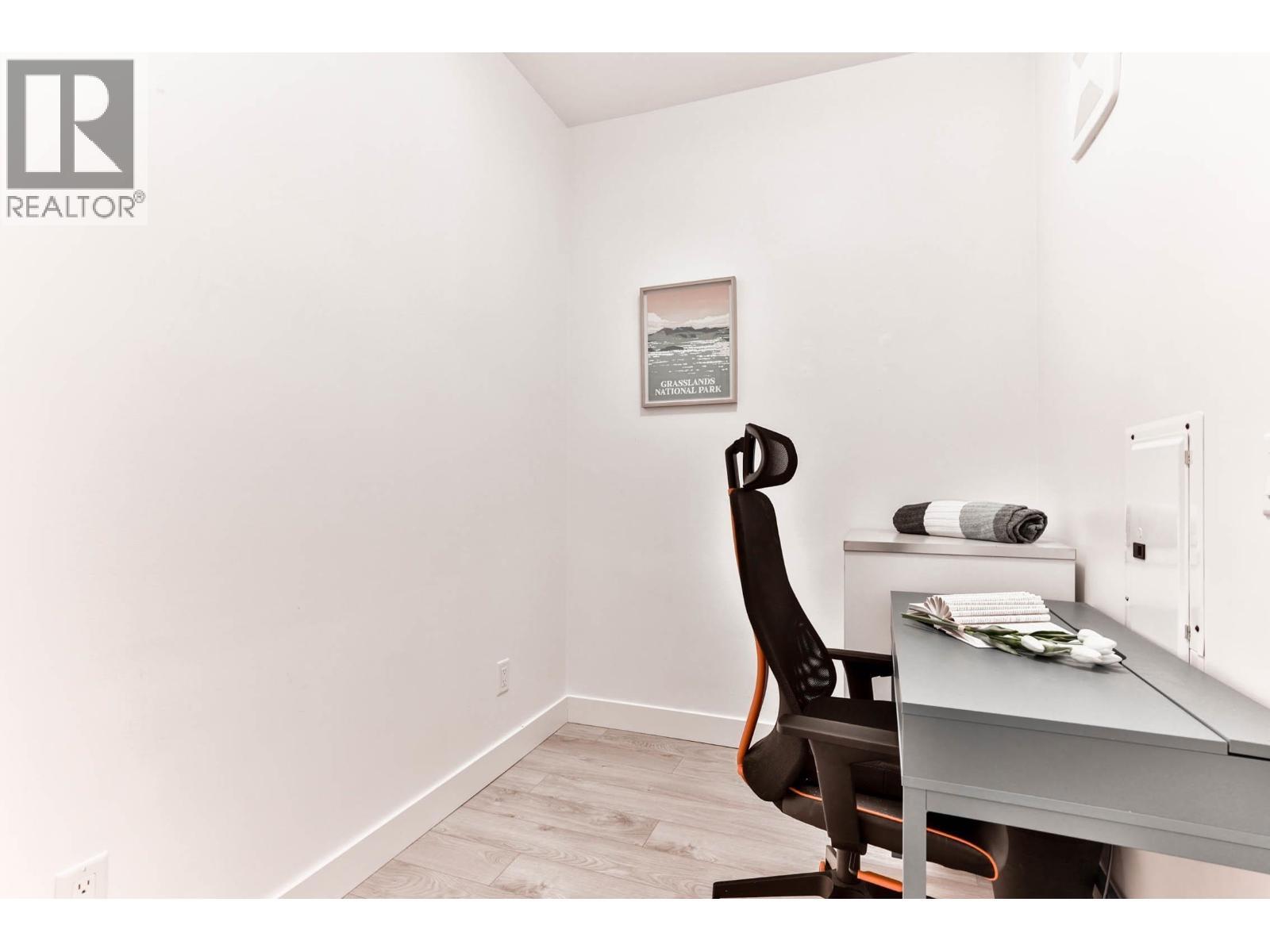 527 723 W 3Rd Street, North Vancouver, BC - Indoor Photo Showing Office