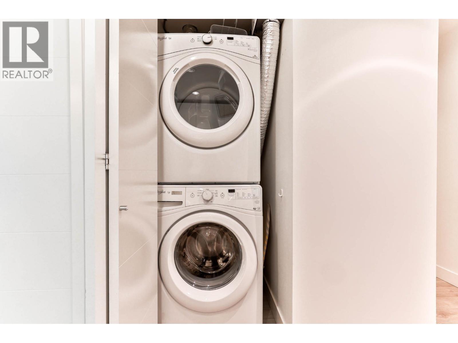 527 723 W 3Rd Street, North Vancouver, BC - Indoor Photo Showing Laundry Room