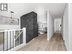 Bi-level entrance with high ceilings & feature lighting -