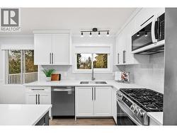 Fully Updated kitchen l Main level -