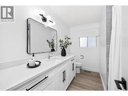 Bathroom #2 l Main Level - 4 piece bathroom -
