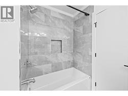 Bathroom #2 l Main Level - 4 piece bathroom -