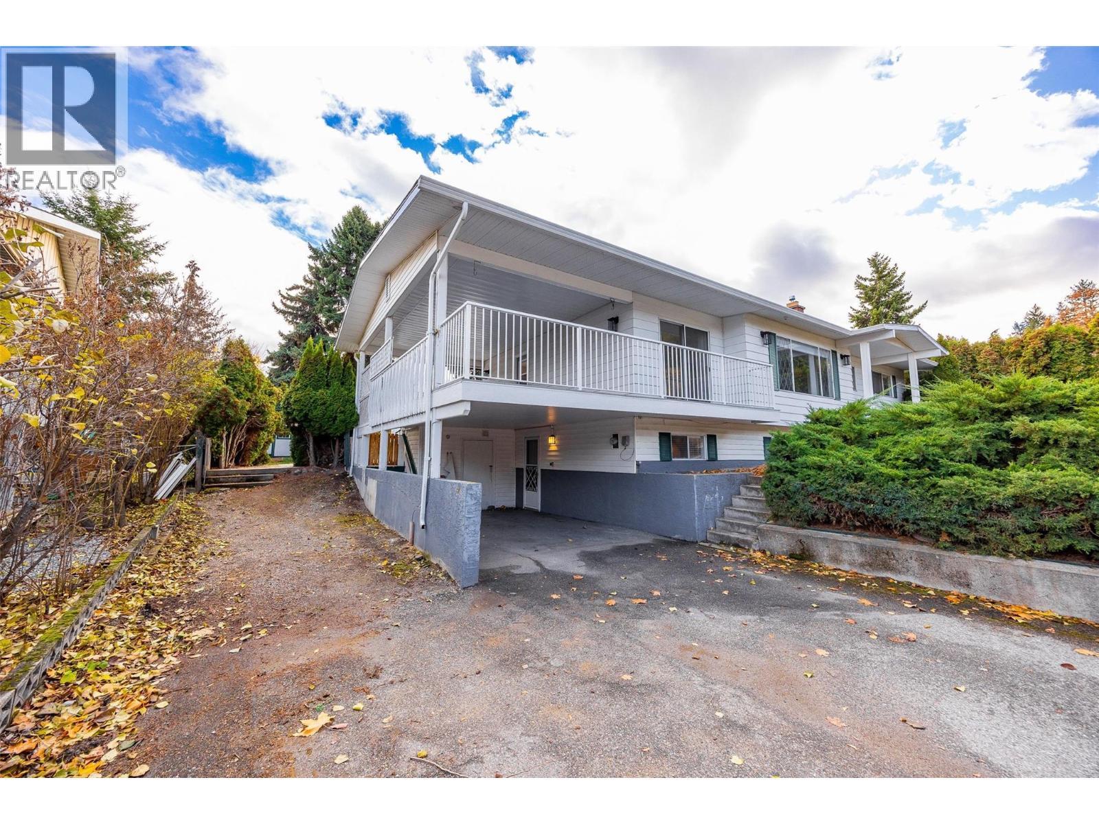 Car port with additional driveway parking & RV parking - 2757 Paula Road, West Kelowna, BC - Outdoor