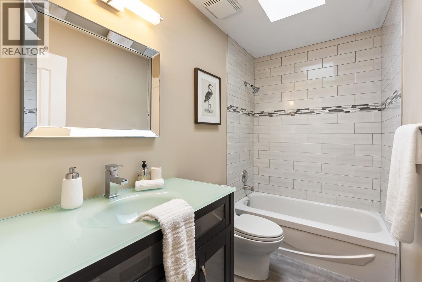 412 11595 Fraser Street, Maple Ridge, BC - Indoor Photo Showing Bathroom