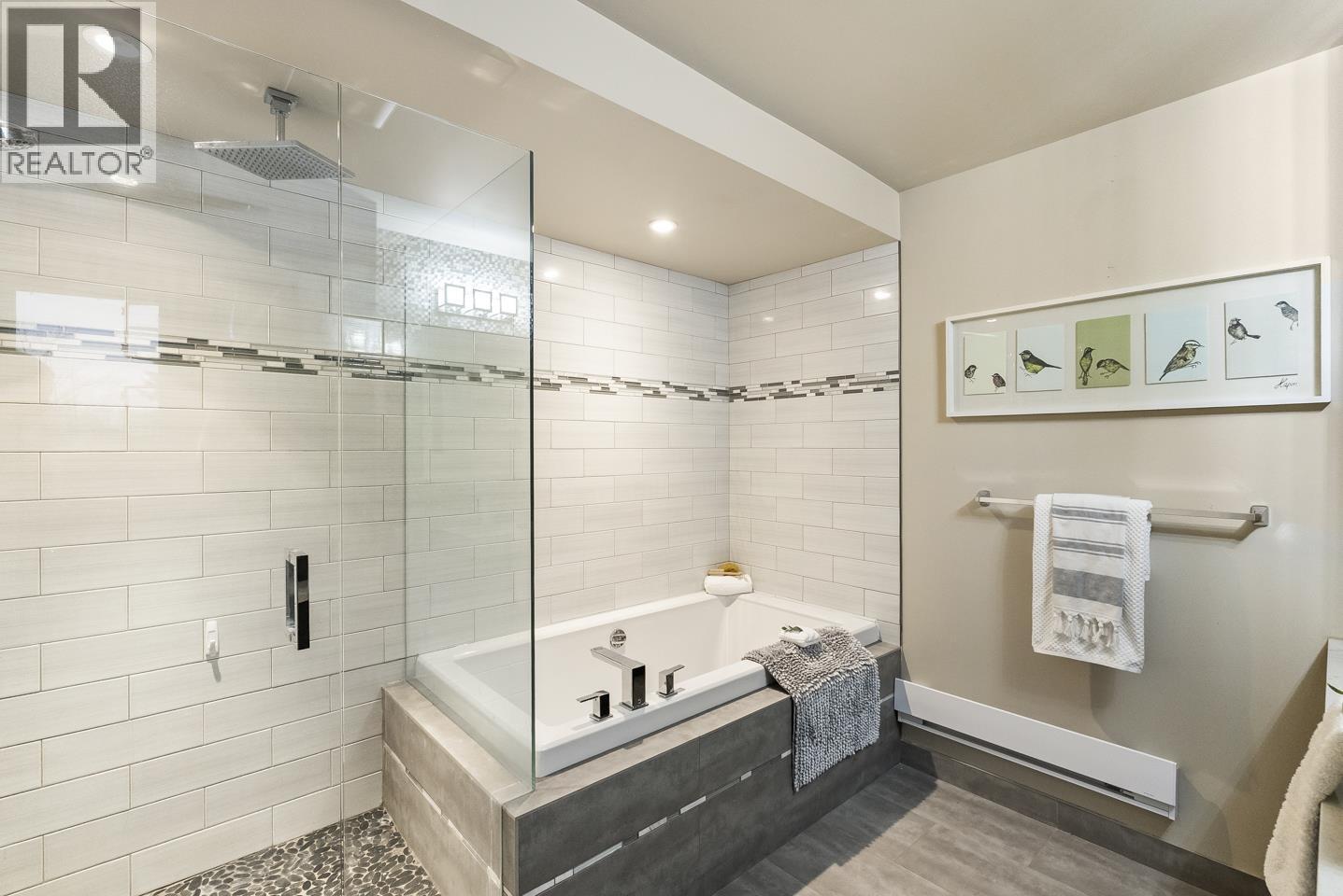 412 11595 Fraser Street, Maple Ridge, BC - Indoor Photo Showing Bathroom