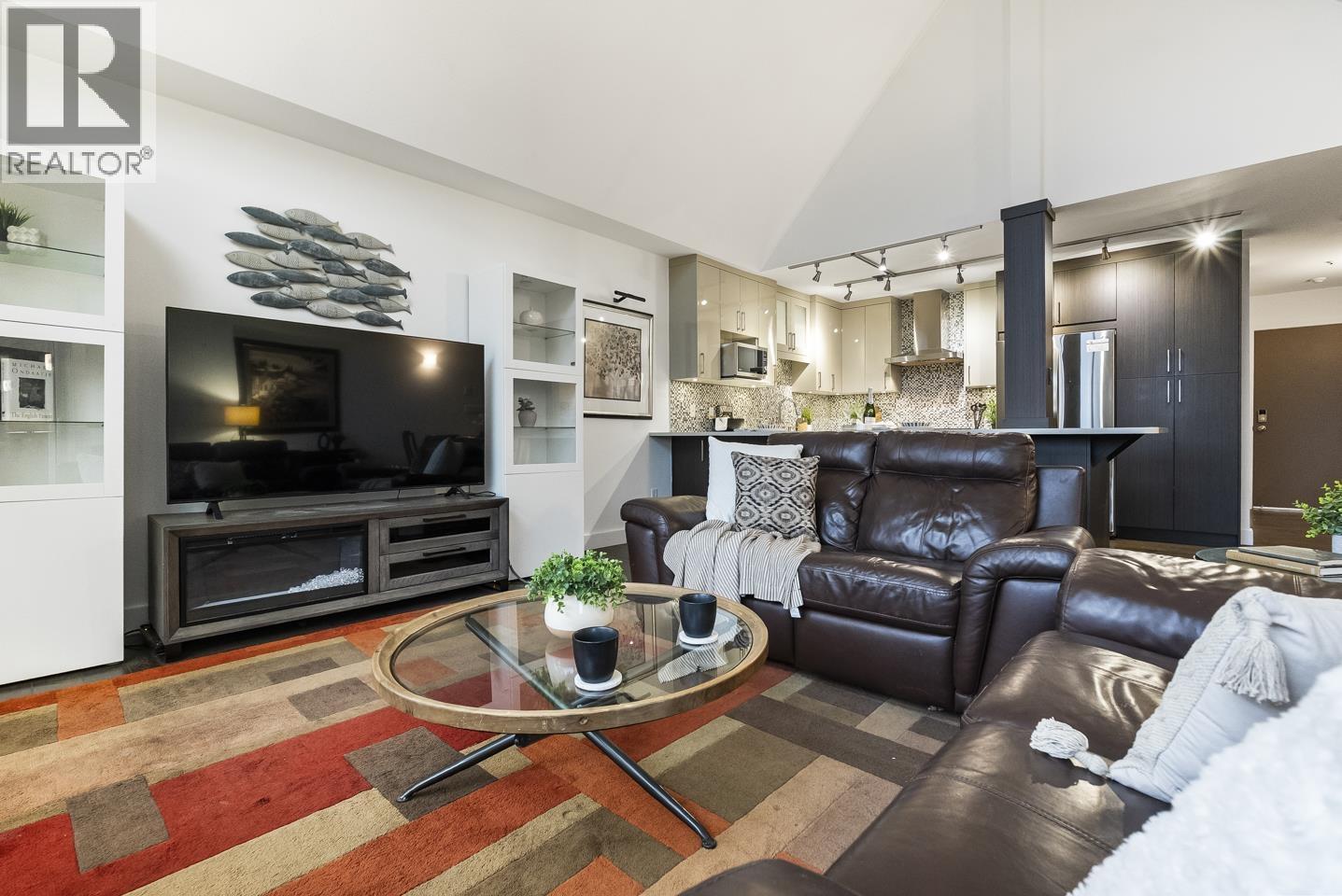 412 11595 Fraser Street, Maple Ridge, BC - Indoor Photo Showing Living Room