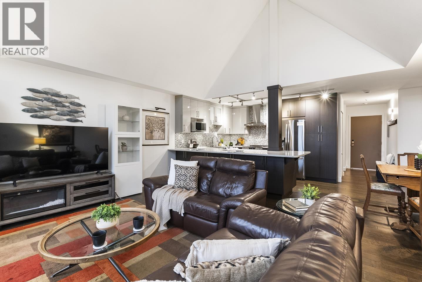 412 11595 Fraser Street, Maple Ridge, BC - Indoor Photo Showing Living Room