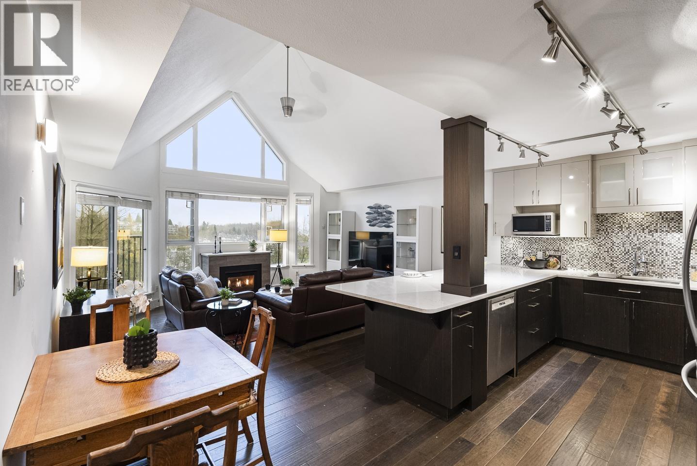 412 11595 Fraser Street, Maple Ridge, BC - Indoor Photo Showing Kitchen With Upgraded Kitchen