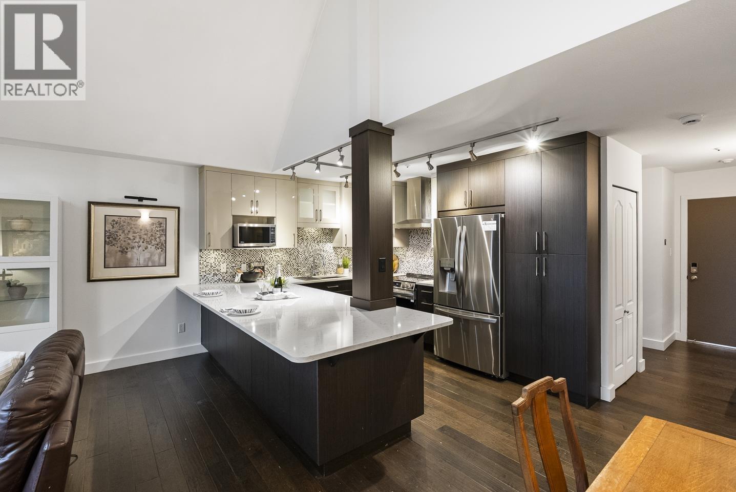 412 11595 Fraser Street, Maple Ridge, BC - Indoor Photo Showing Kitchen With Upgraded Kitchen