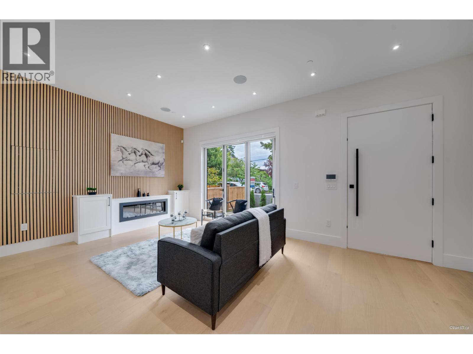 1 4463 Walden Street, Vancouver, BC - Indoor Photo Showing Living Room