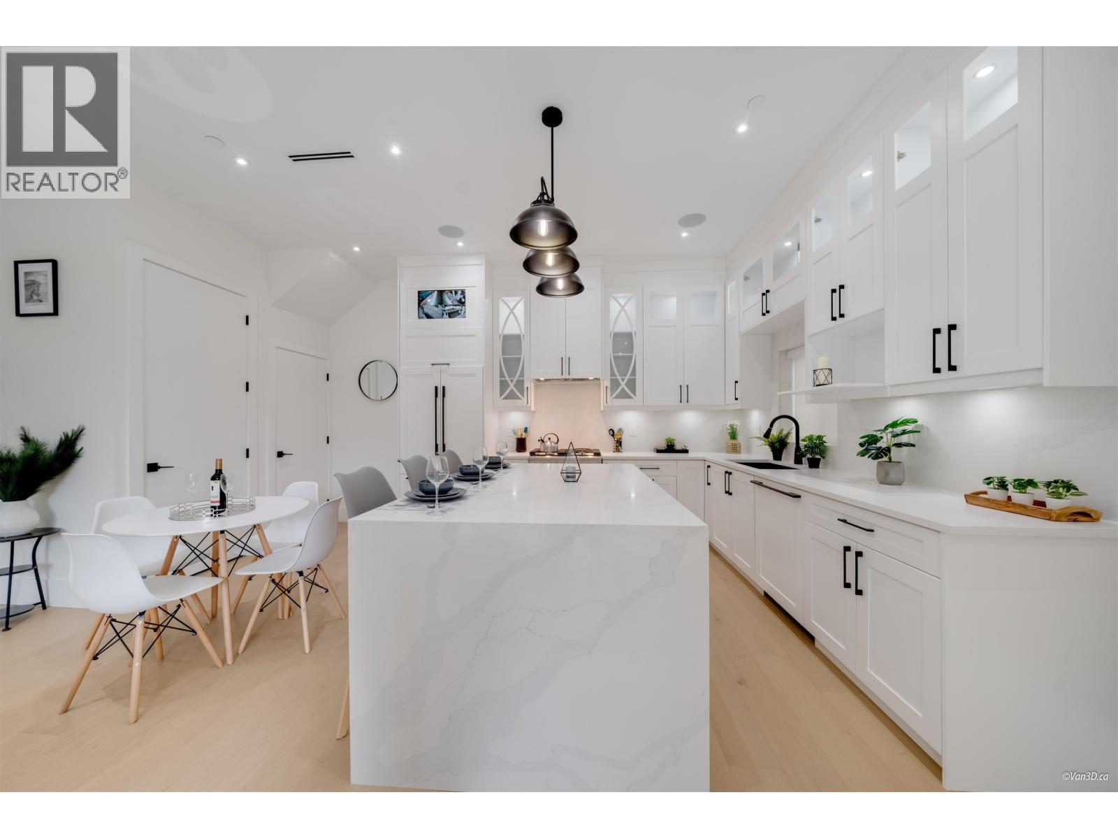 1 4463 Walden Street, Vancouver, BC - Indoor Photo Showing Kitchen With Upgraded Kitchen