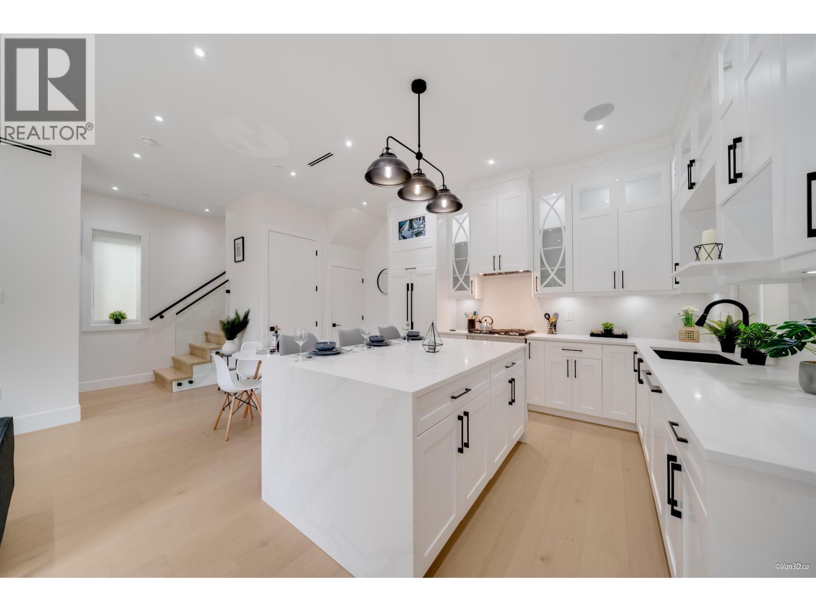 1 4463 Walden Street, Vancouver, BC - Indoor Photo Showing Kitchen With Upgraded Kitchen
