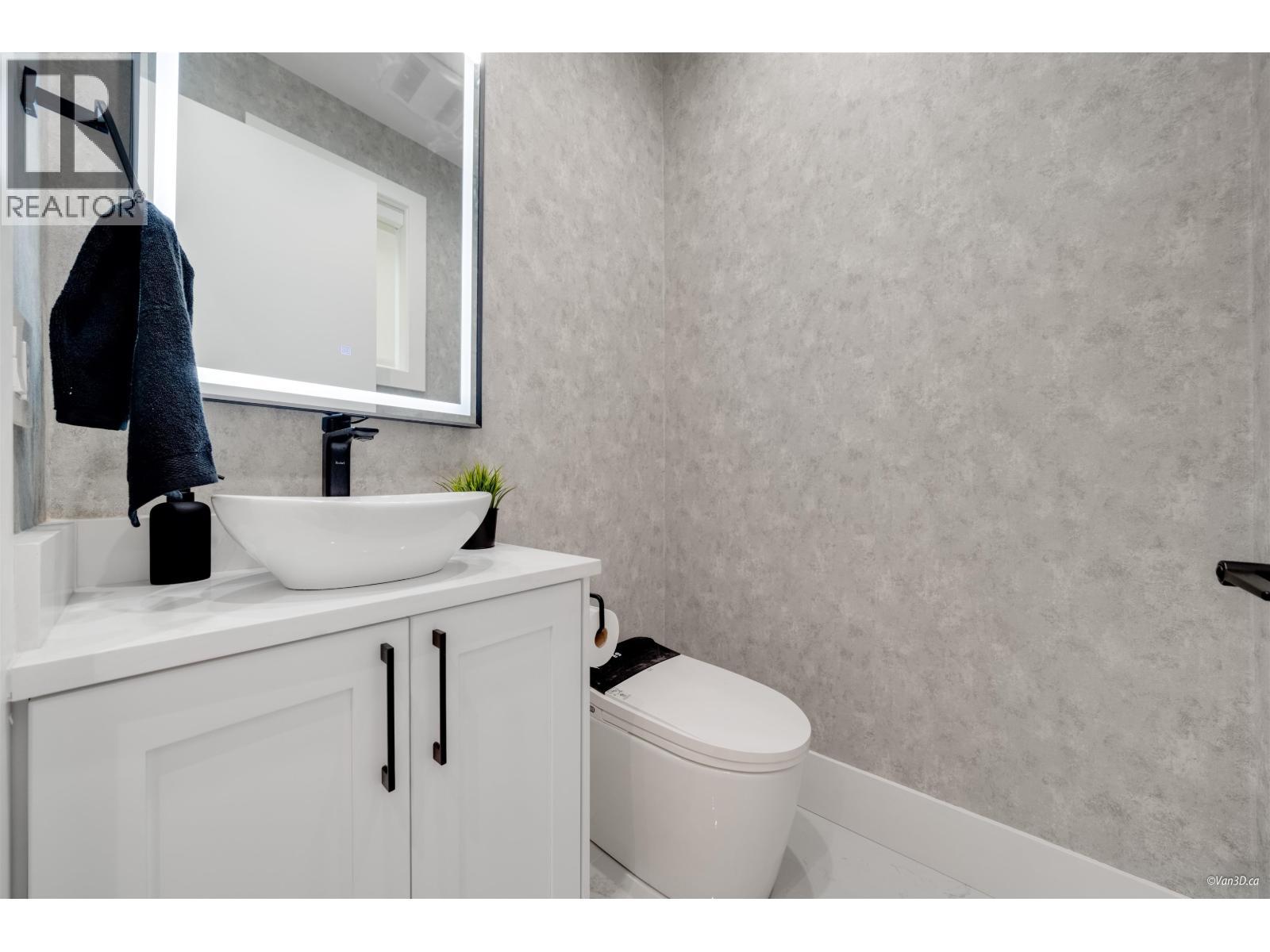 1 4463 Walden Street, Vancouver, BC - Indoor Photo Showing Bathroom