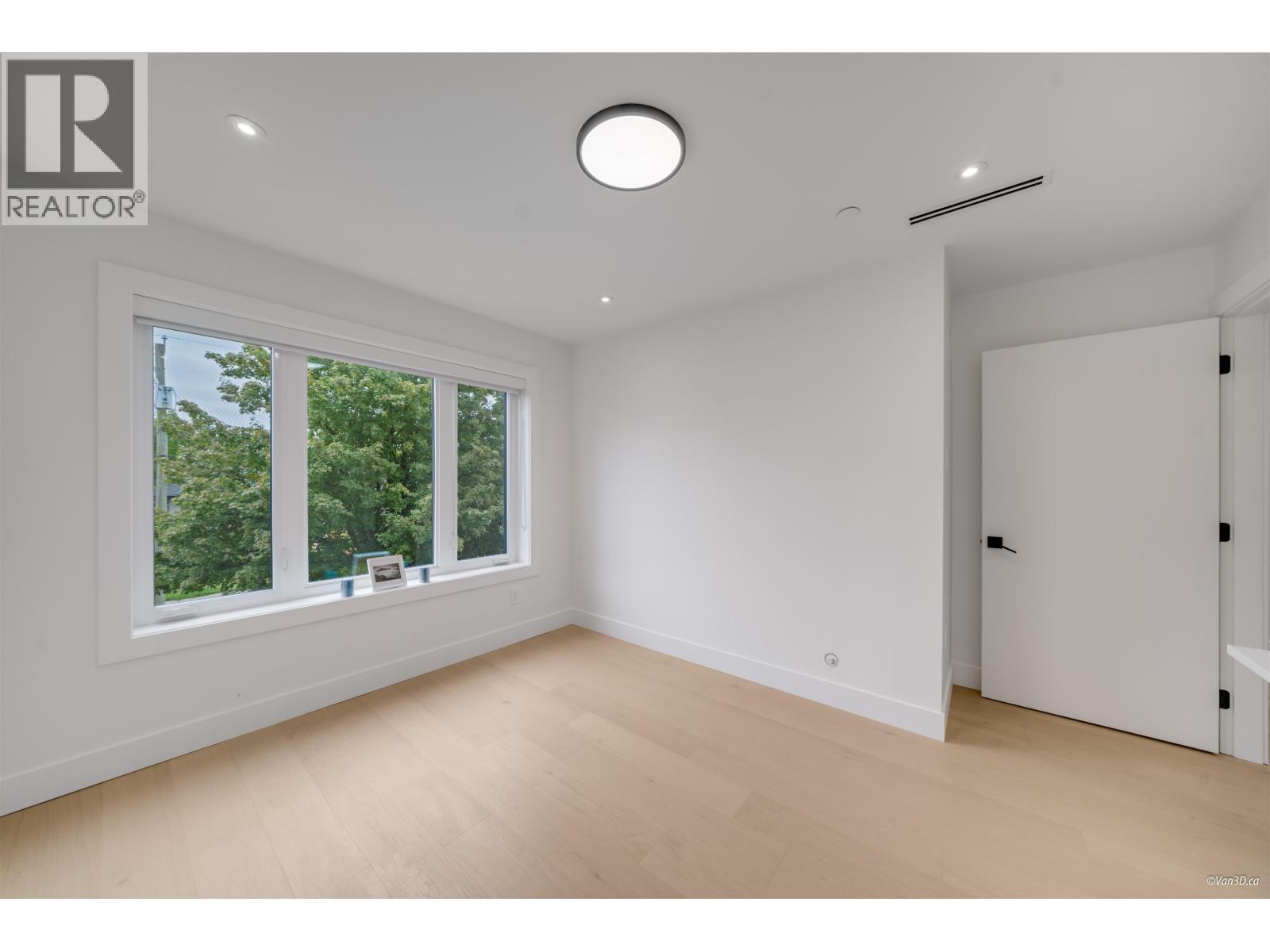 1 4463 Walden Street, Vancouver, BC - Indoor Photo Showing Other Room