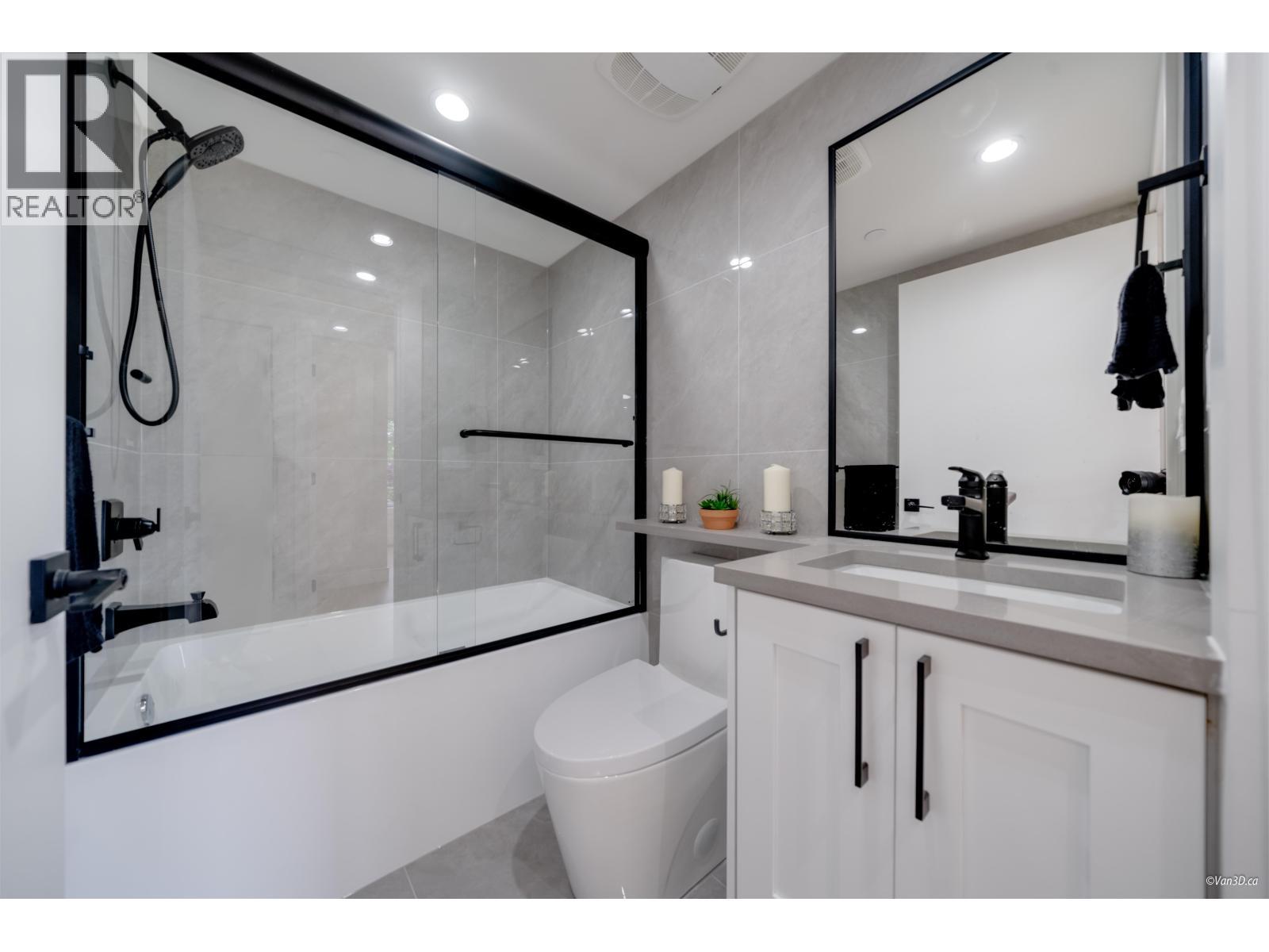 1 4463 Walden Street, Vancouver, BC - Indoor Photo Showing Bathroom