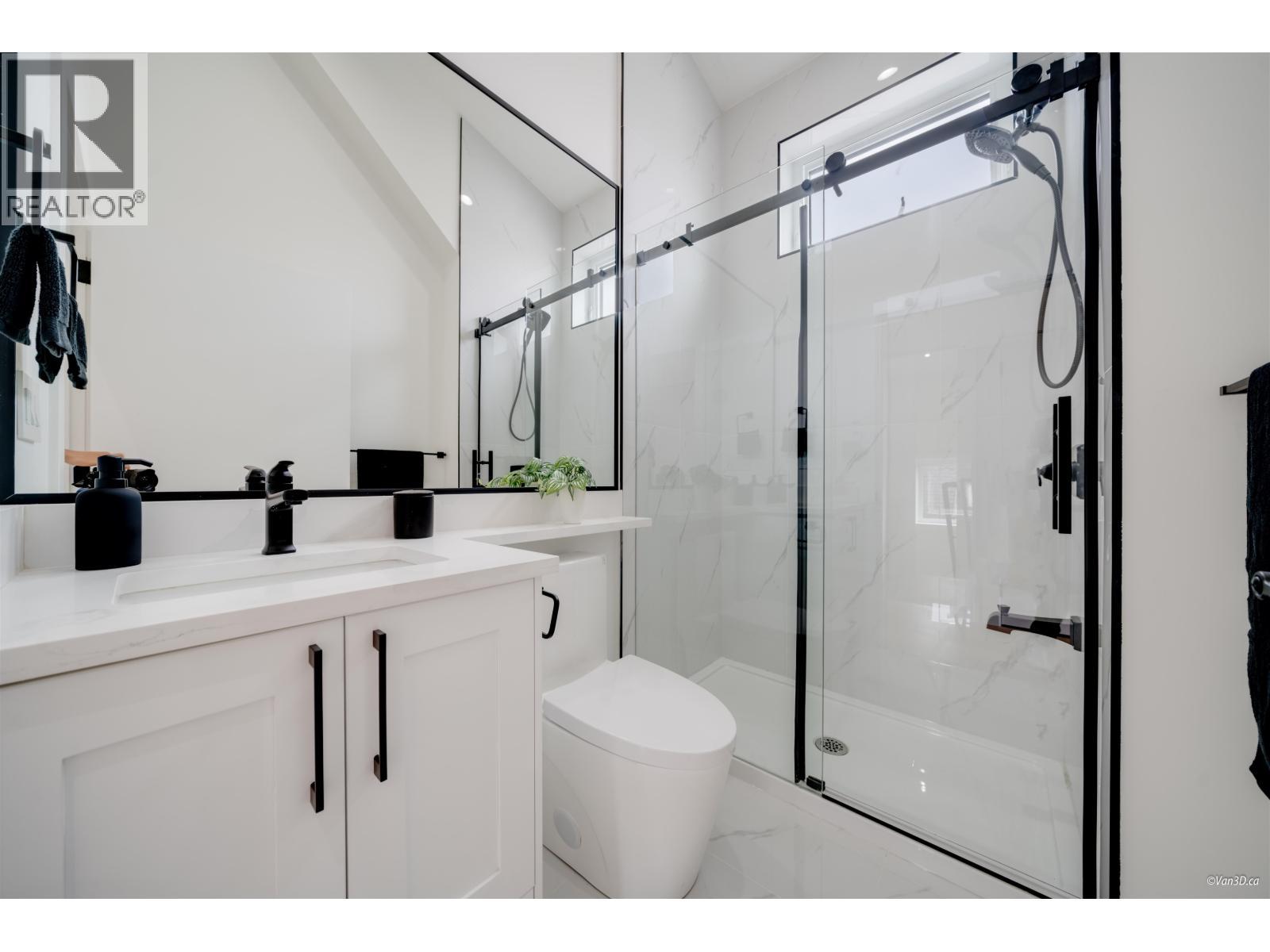 1 4463 Walden Street, Vancouver, BC - Indoor Photo Showing Bathroom