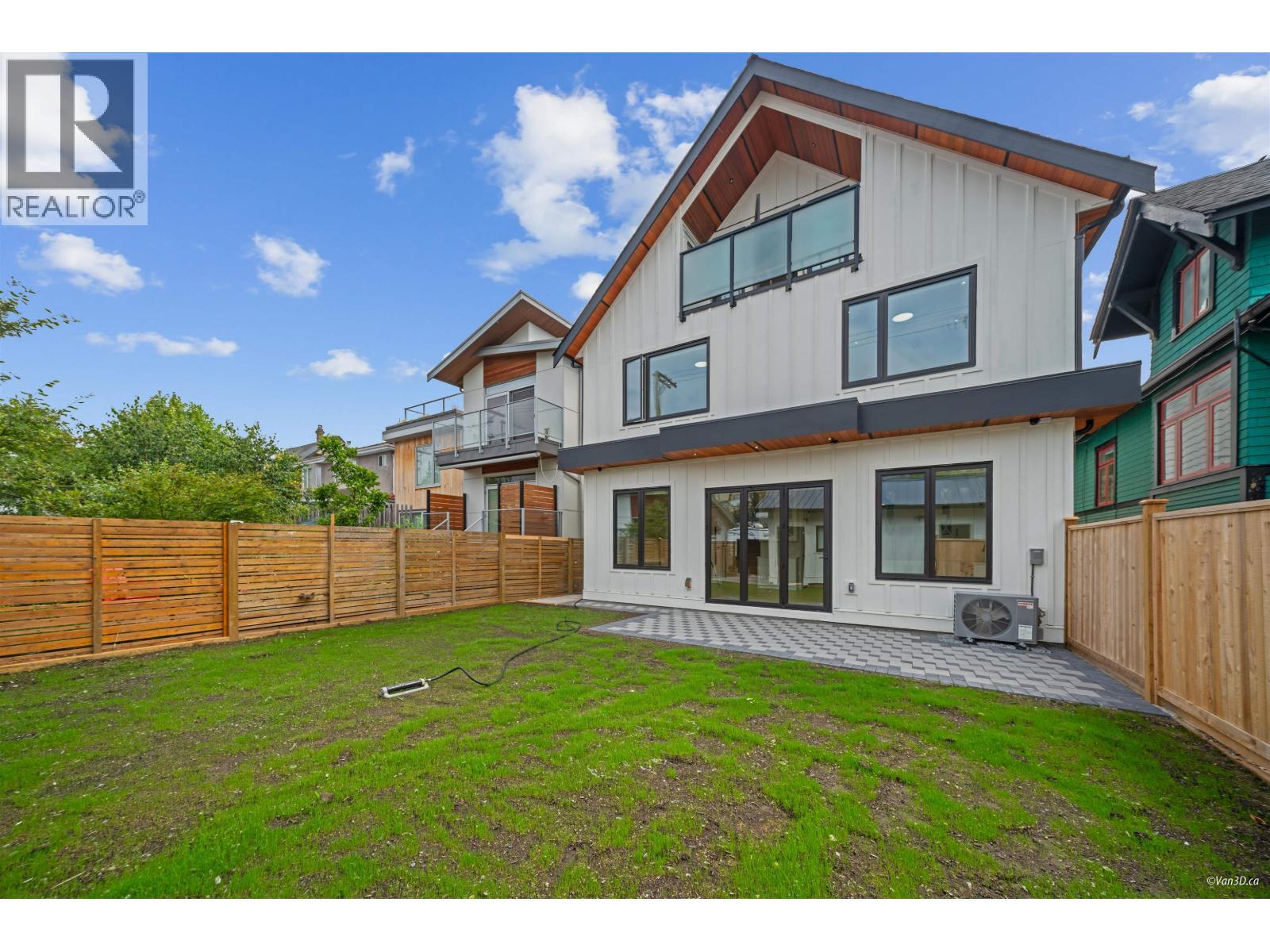 2 4463 Walden Street, Vancouver, BC - Outdoor