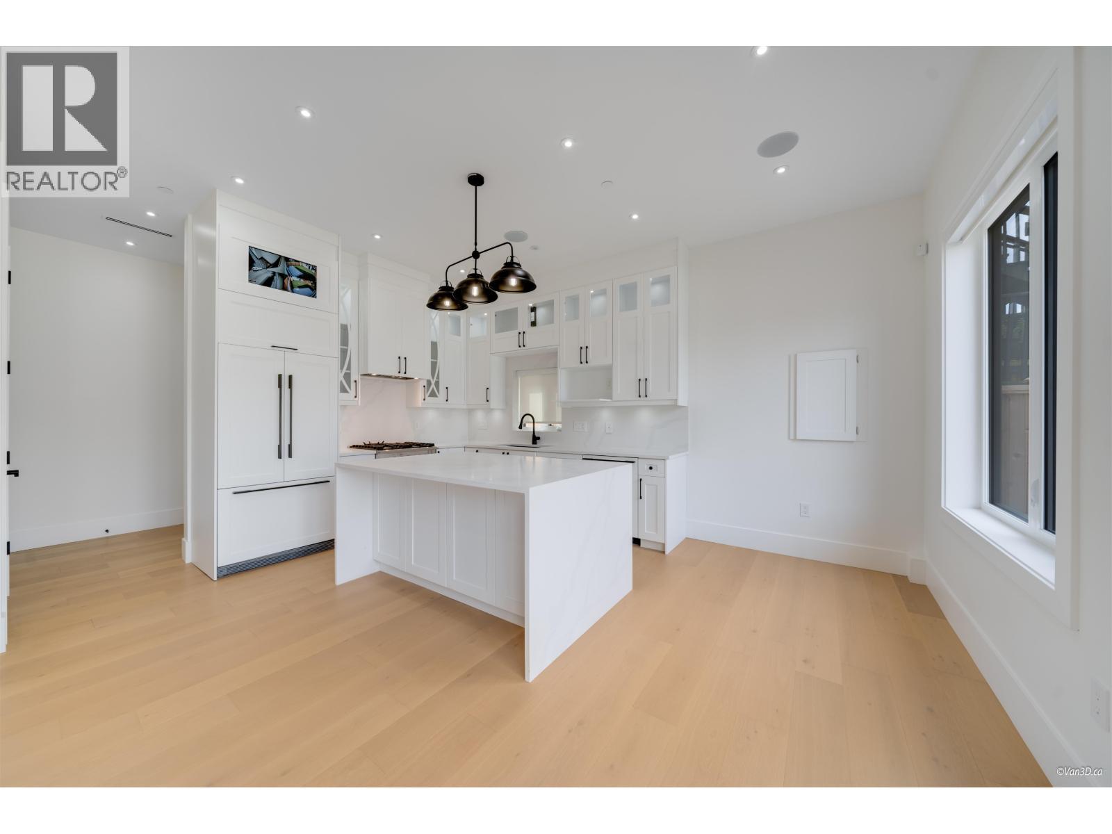 2 4463 Walden Street, Vancouver, BC - Indoor Photo Showing Kitchen