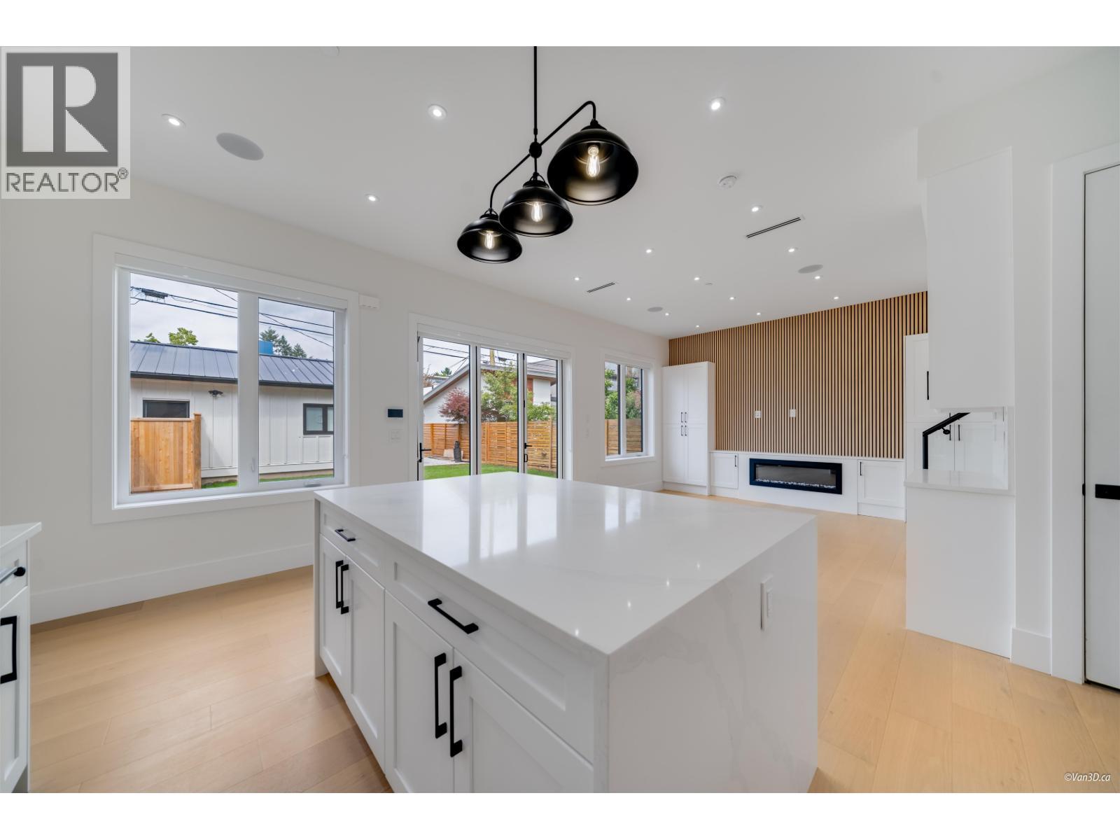 2 4463 Walden Street, Vancouver, BC - Indoor Photo Showing Kitchen