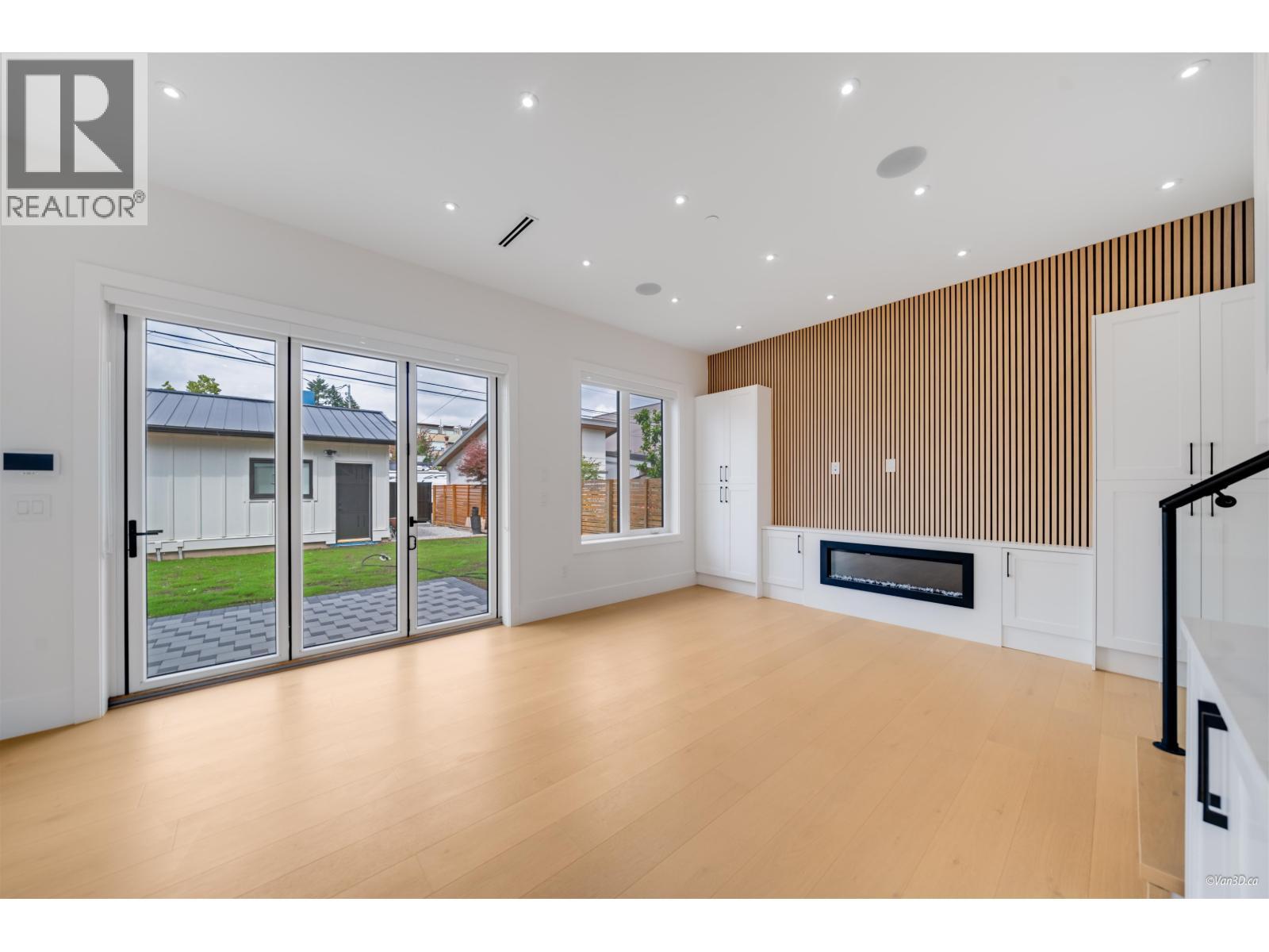 2 4463 Walden Street, Vancouver, BC - Indoor