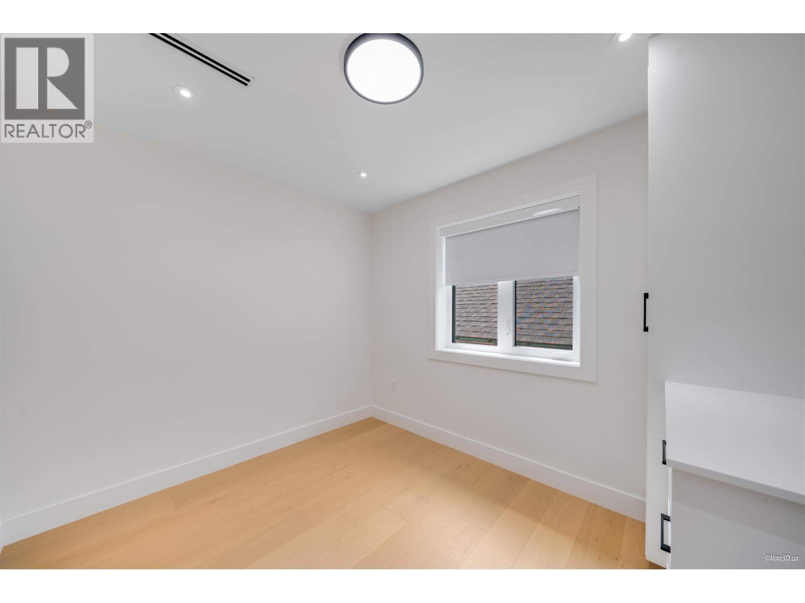 2 4463 Walden Street, Vancouver, BC - Indoor Photo Showing Other Room