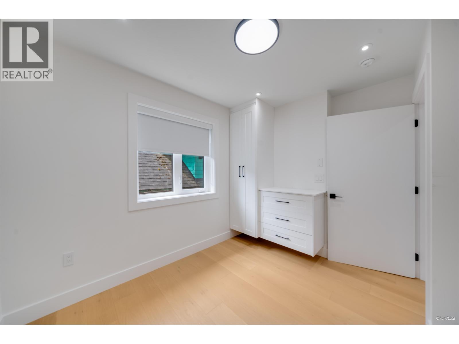 2 4463 Walden Street, Vancouver, BC - Indoor Photo Showing Other Room