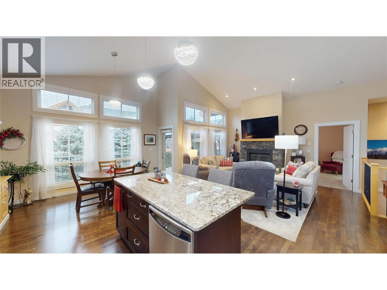 223 Boulder Creek, Cranbrook, BC - Indoor With Fireplace