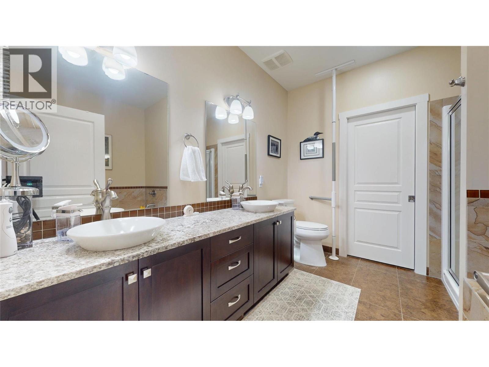 223 Boulder Creek, Cranbrook, BC - Indoor Photo Showing Bathroom