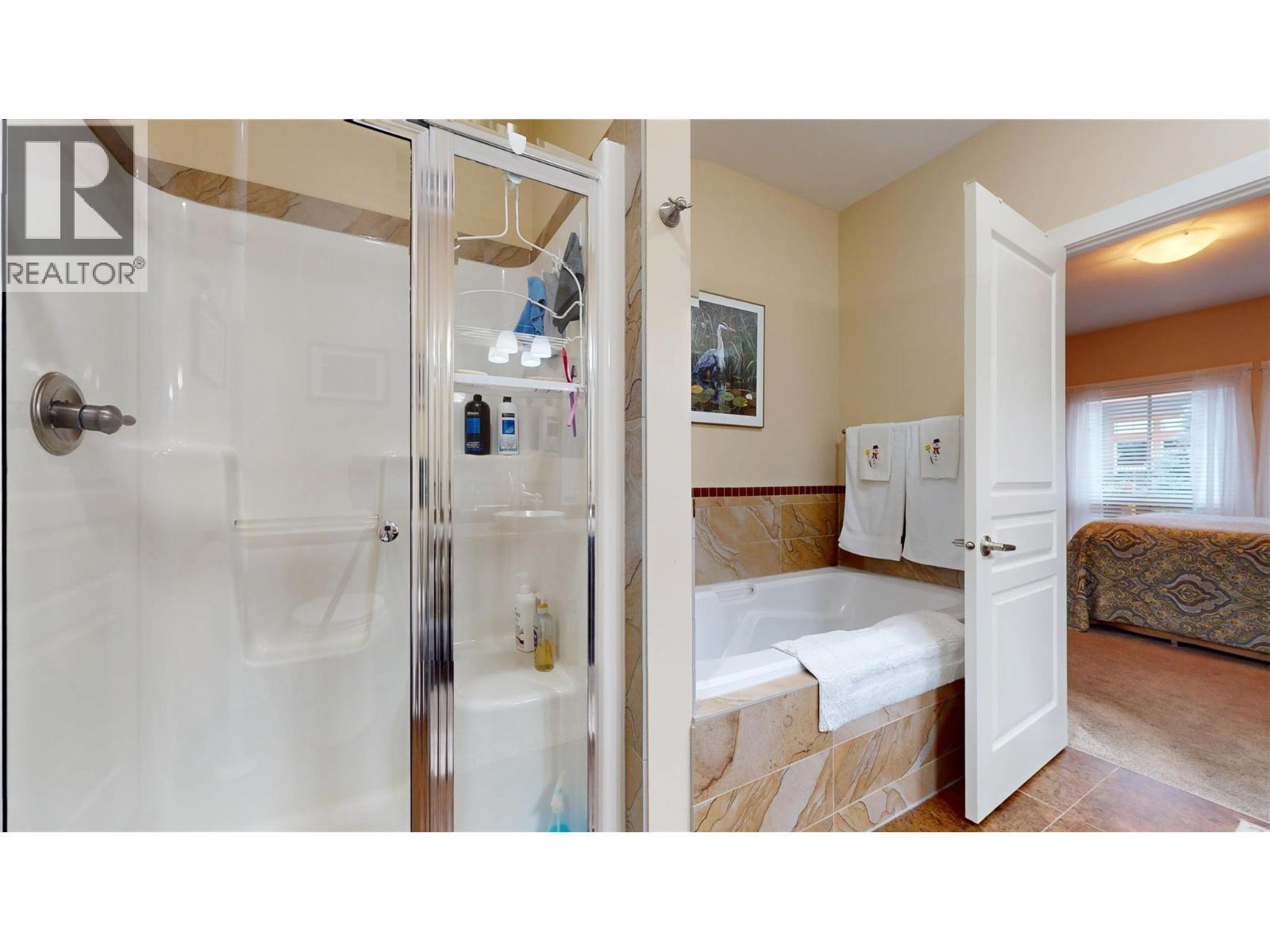 223 Boulder Creek, Cranbrook, BC - Indoor Photo Showing Bathroom